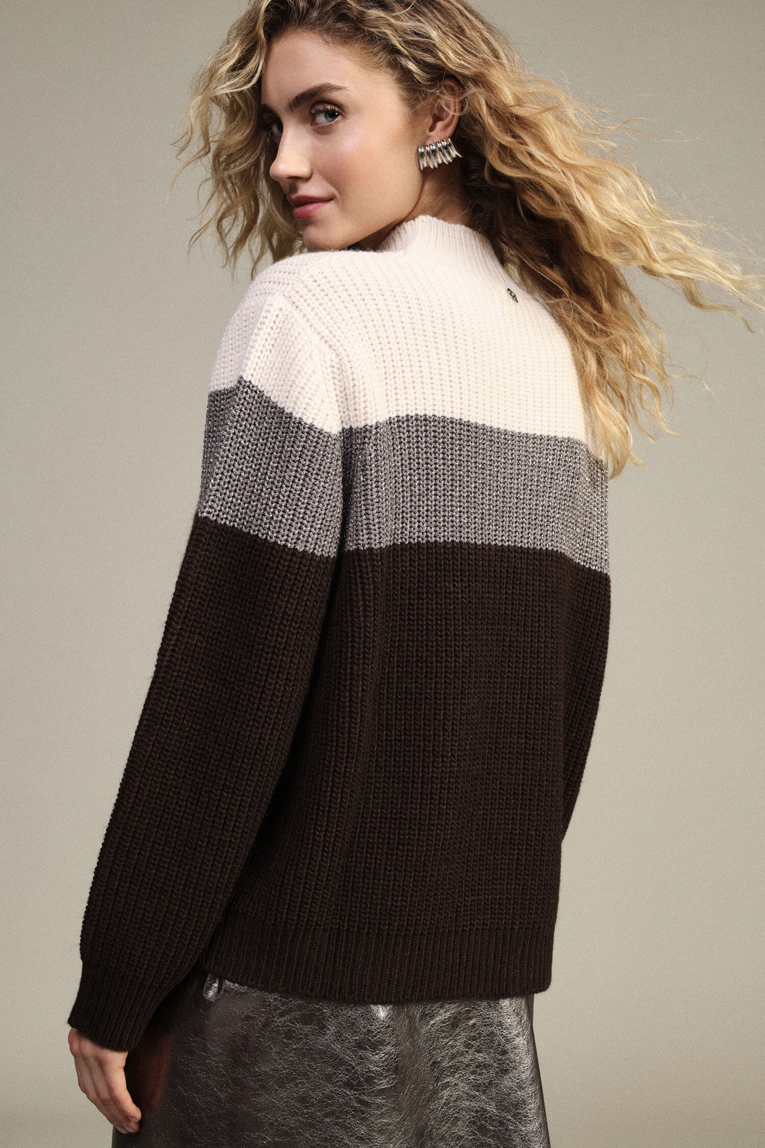 Dixie Colour-Blocked Crew-Neck Long-Sleeved Jumper