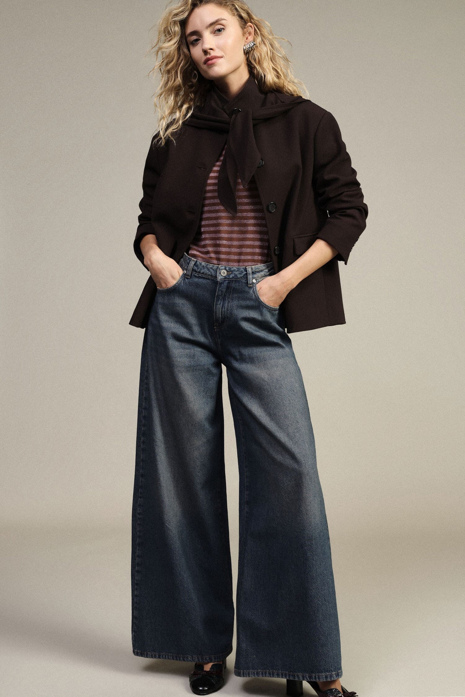 Jean à taille haute et jambes larges, cinq poches, modèle Dixie