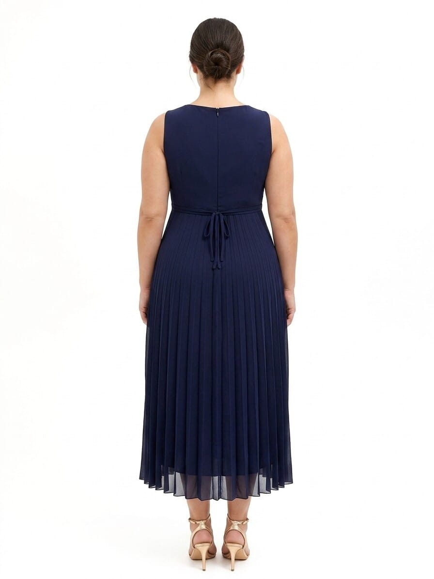 Abito Curvy Lungo In Georgette Plissé Con Cristalli In Vita E Scollo A Incrocio Rinascimento Curvy