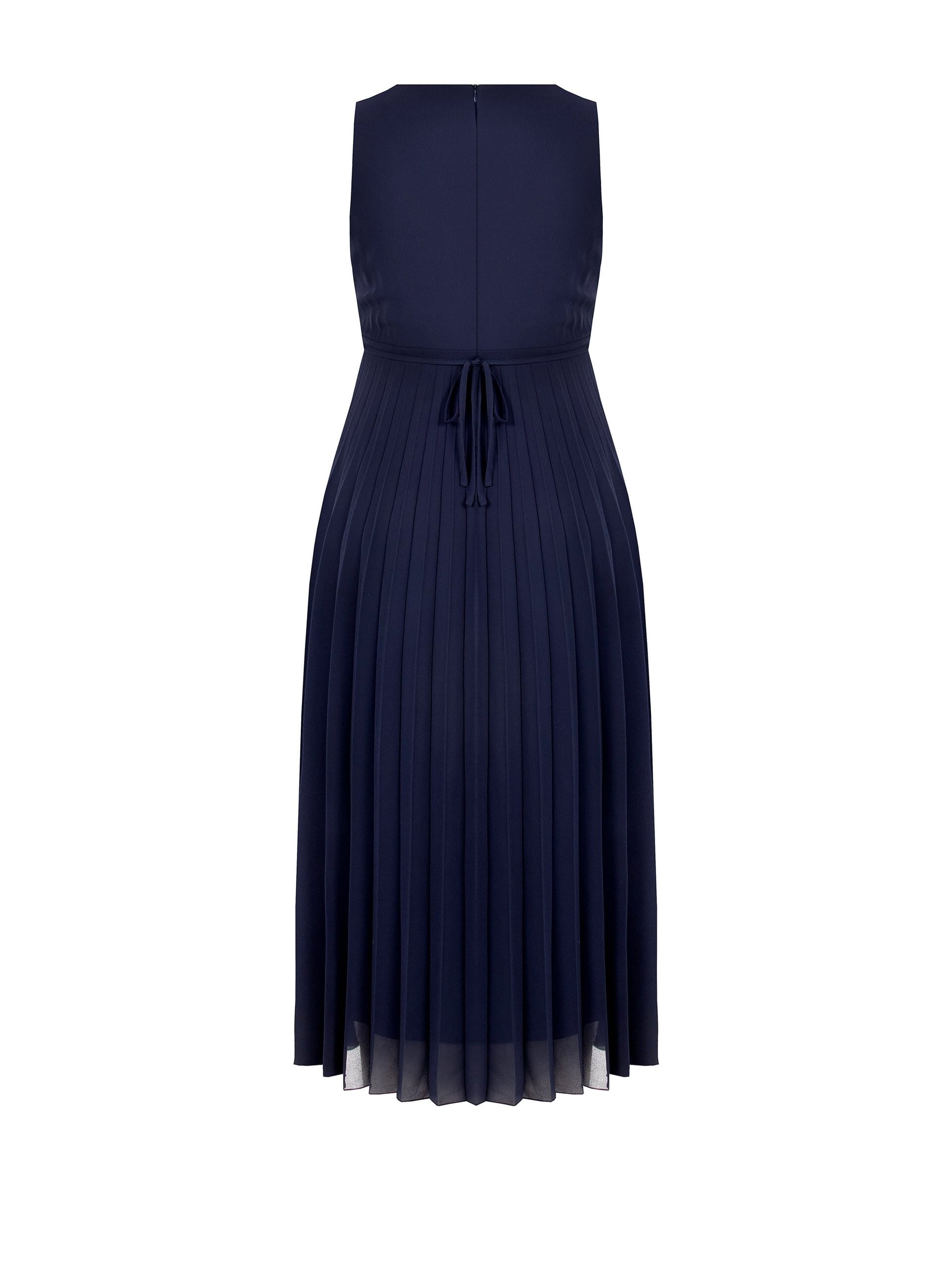 Abito Curvy Lungo In Georgette Plissé Con Cristalli In Vita E Scollo A Incrocio Rinascimento Curvy