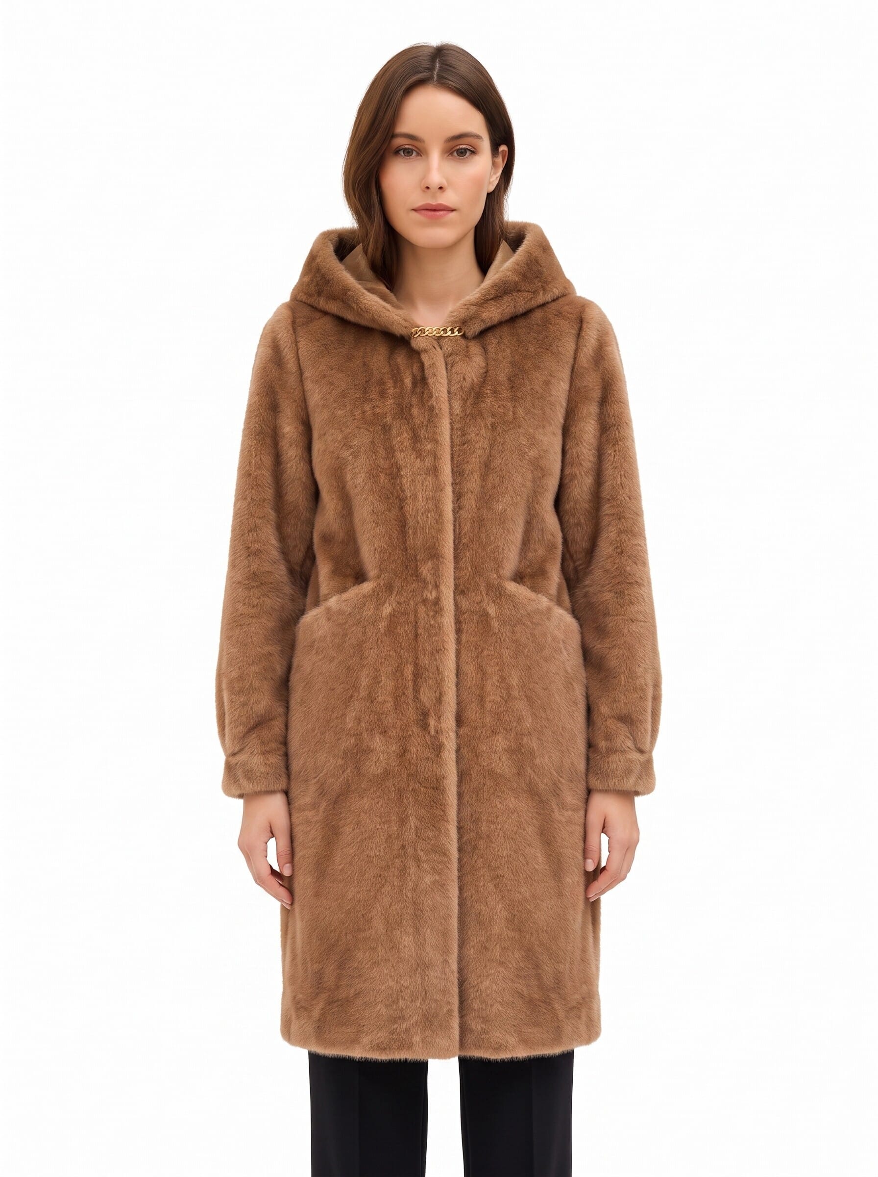 Cappotto Lungo Con Cappuccio In Morbida Pelliccia Sintetica E Tasche A Filo Rinascimento