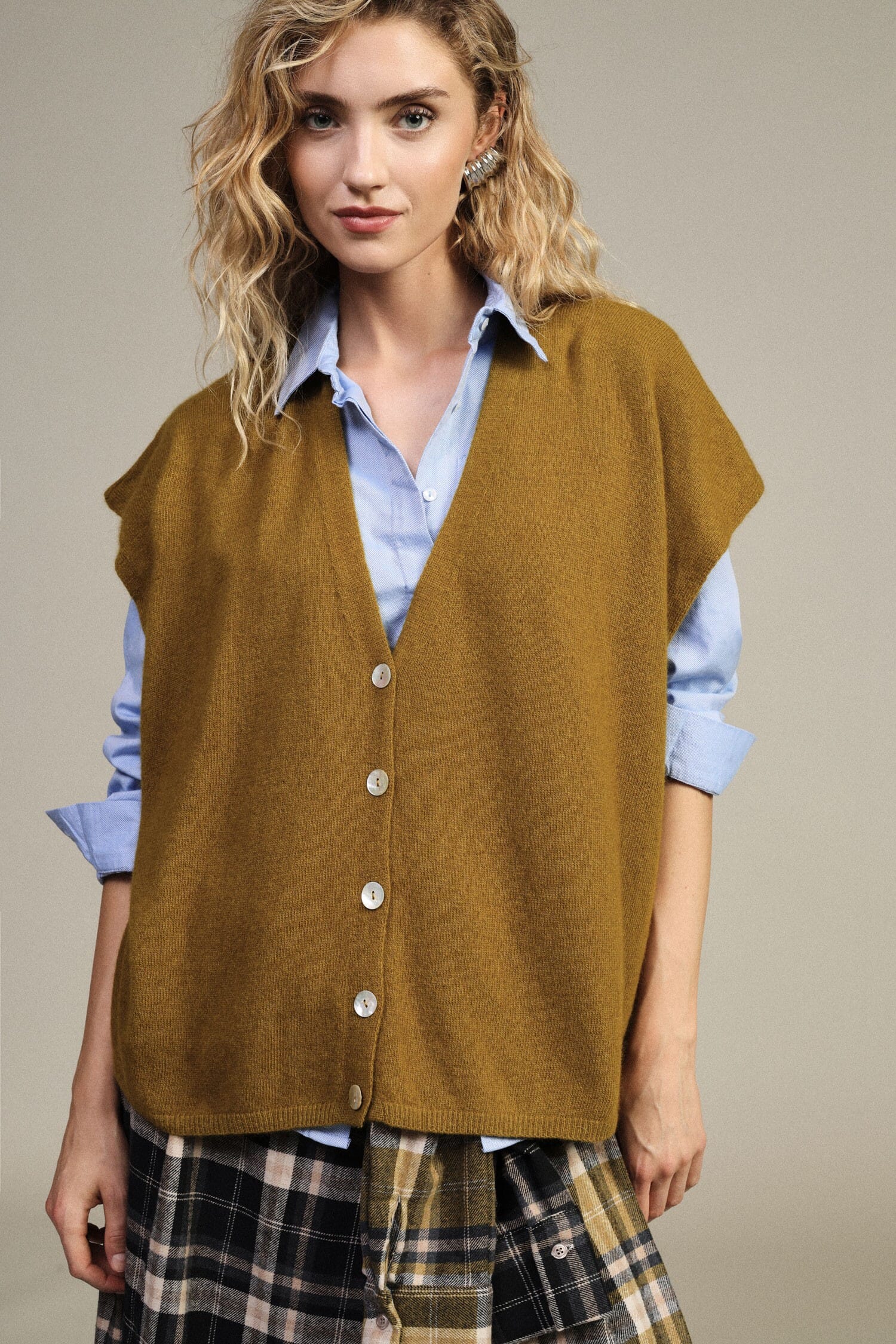 Maglione Smanicato Con Bottoni E Scollo A V Dixie