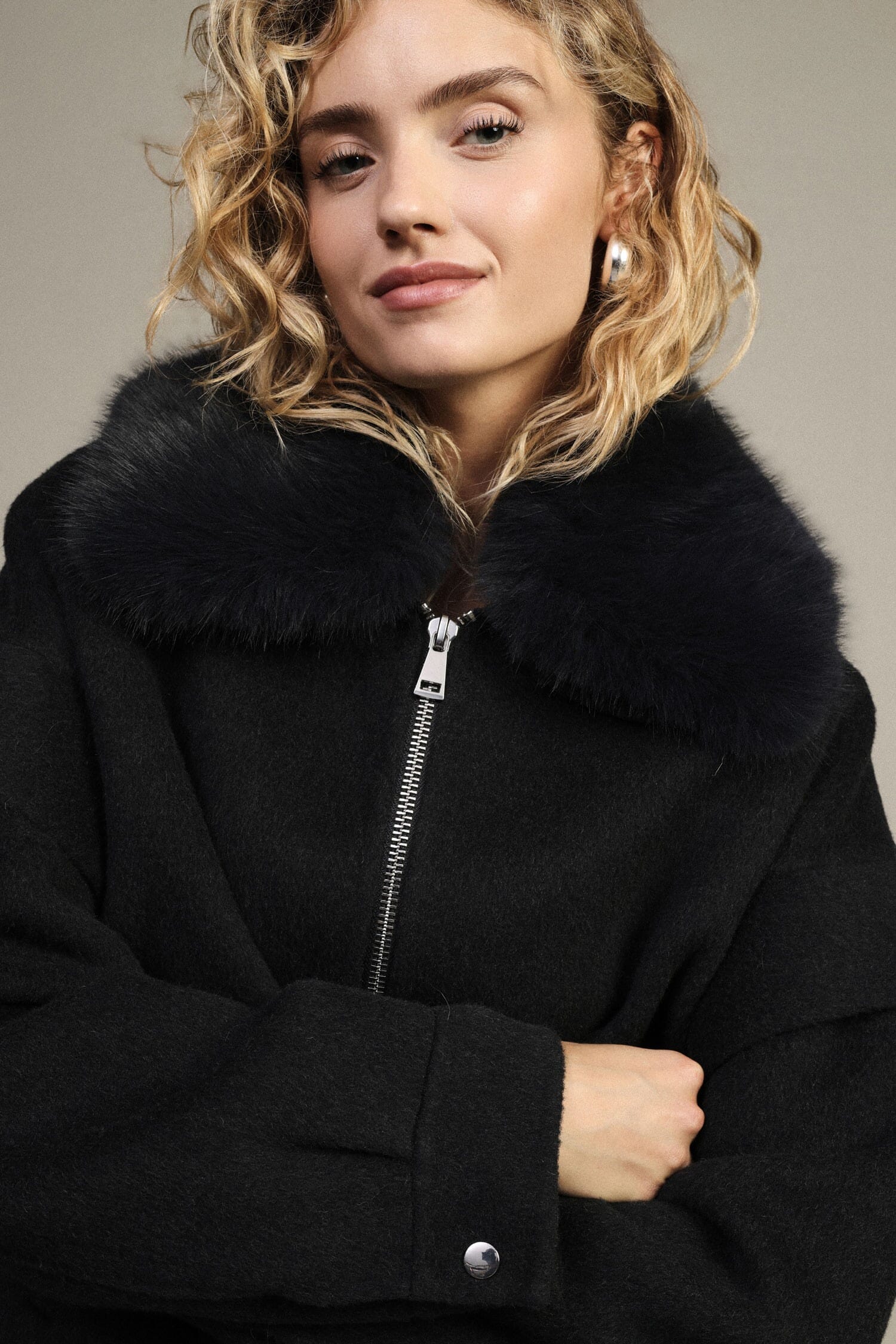 Cappotto Corto Con Colletto In Pelliccia E Zip Dixie