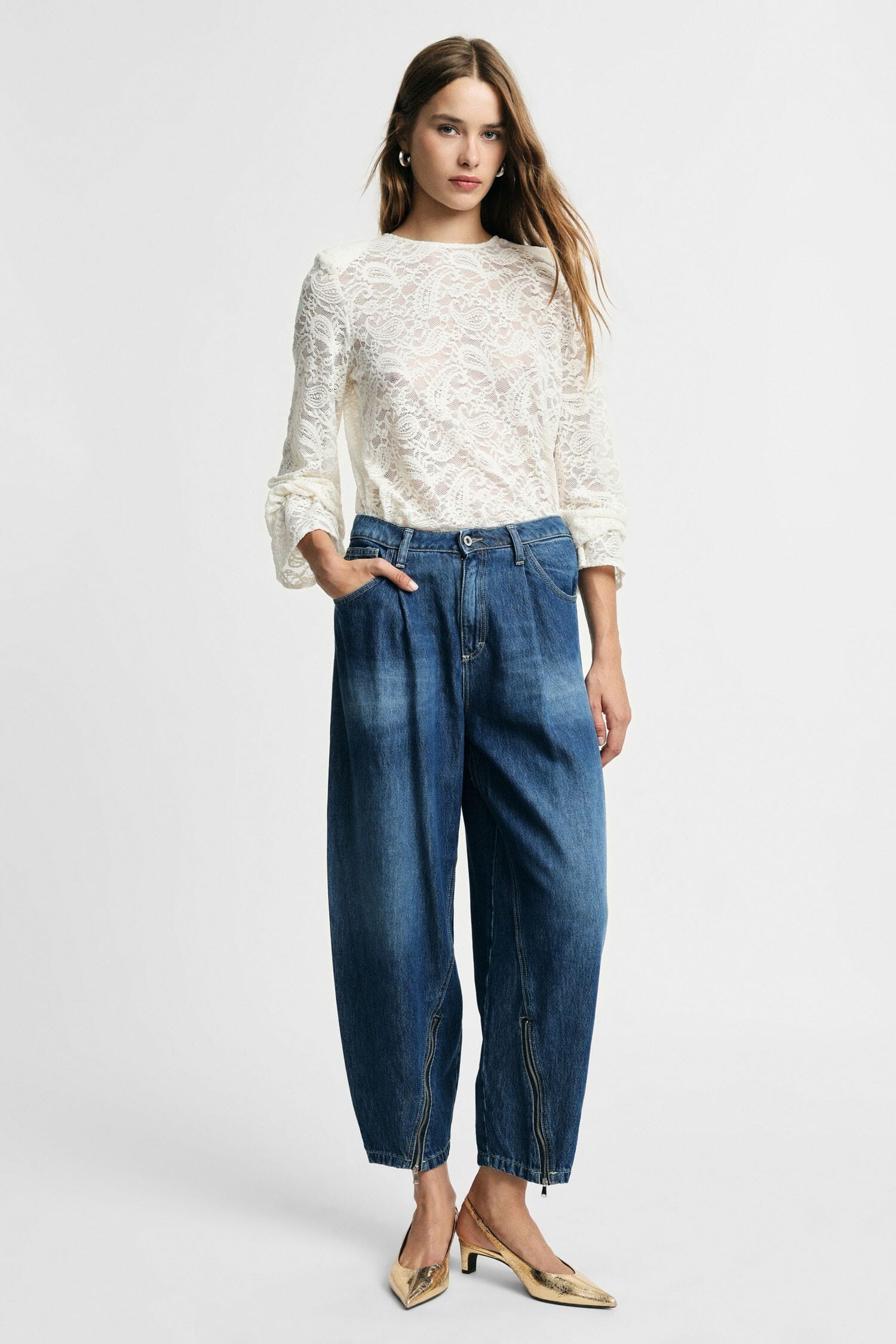 Balloon-fit jeans with a zip at the ankles, please