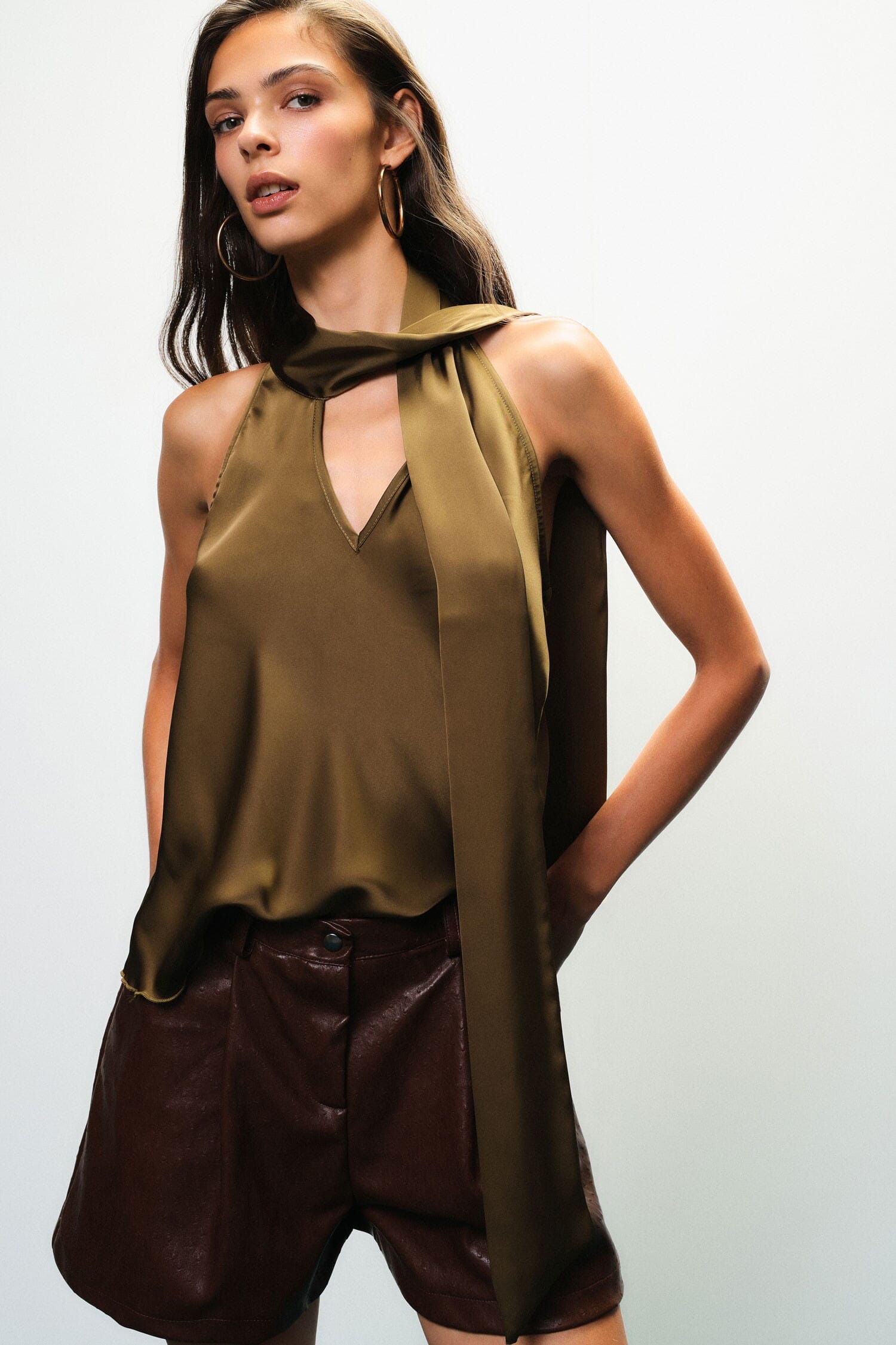Dixie Loose-Fitting Sleeveless Top with Central Bow