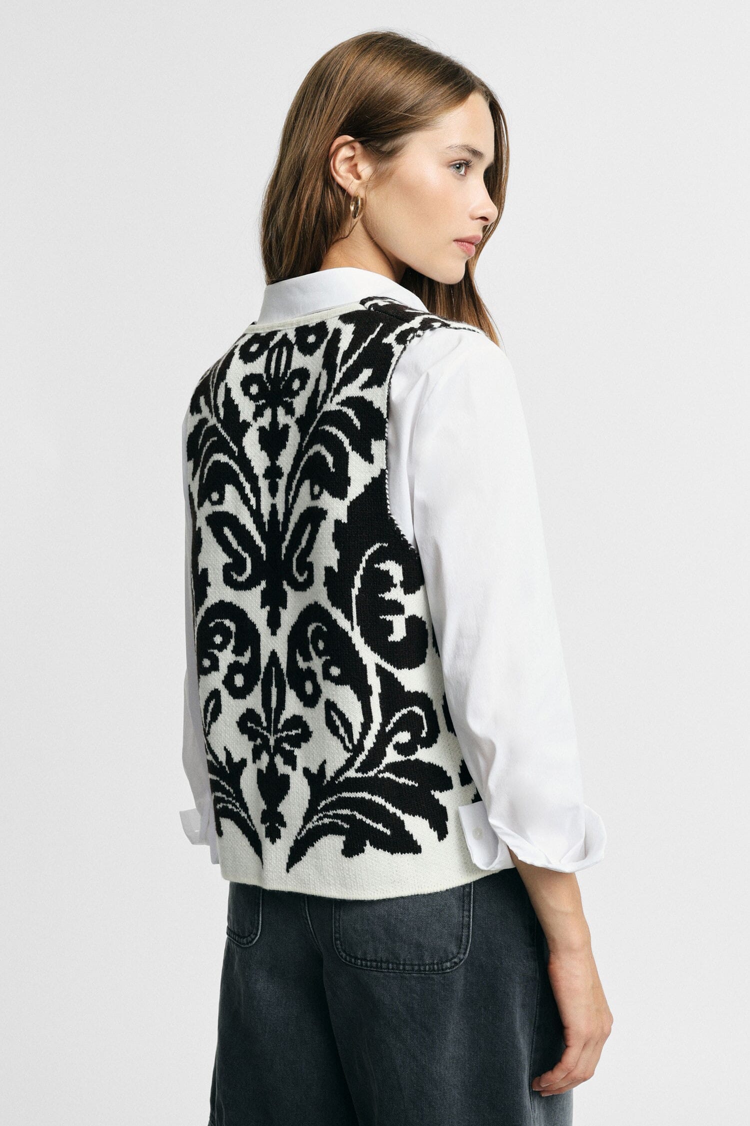 V-neck waistcoat with a graphic pattern, please