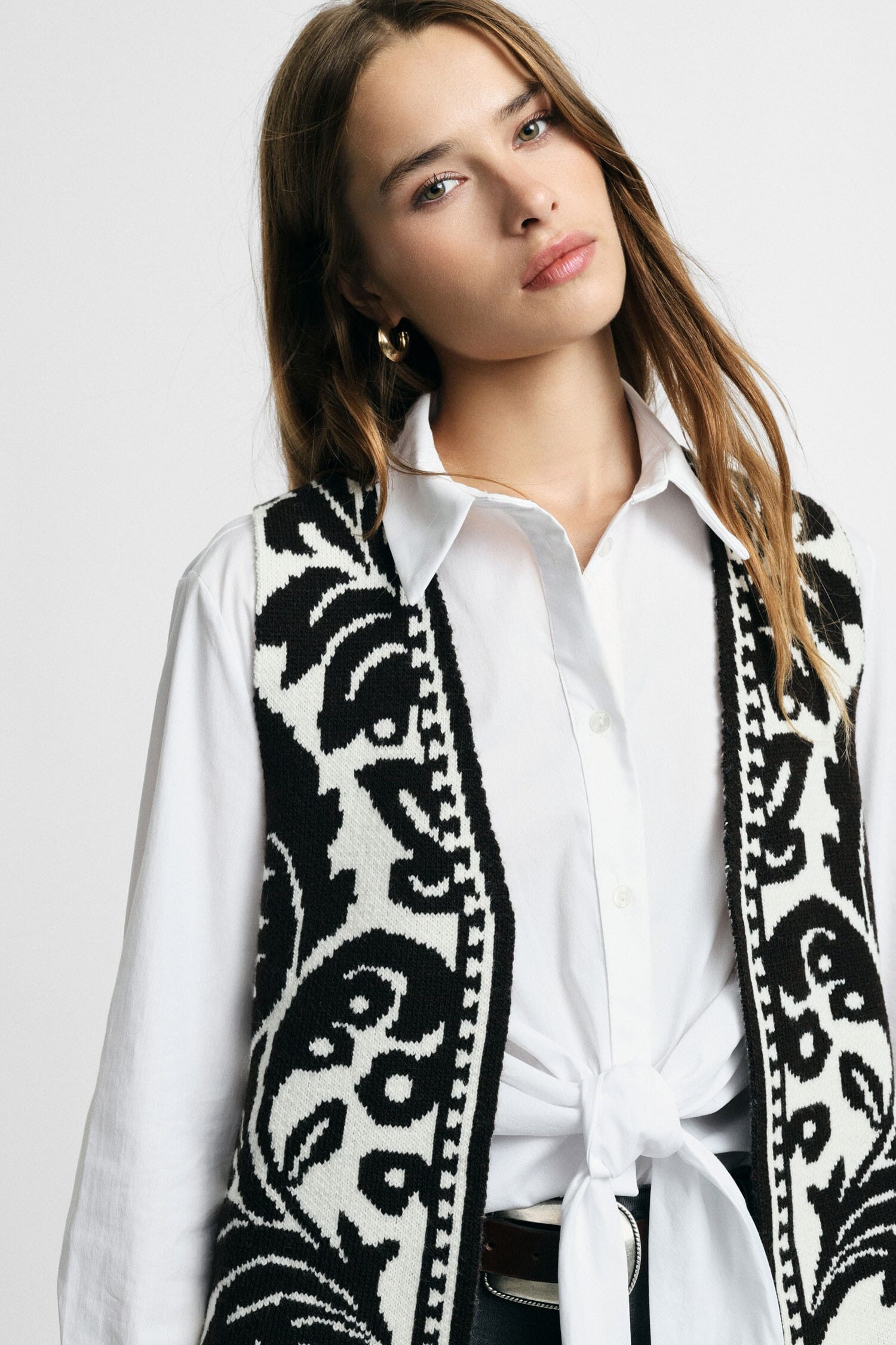 V-neck waistcoat with a graphic pattern, please