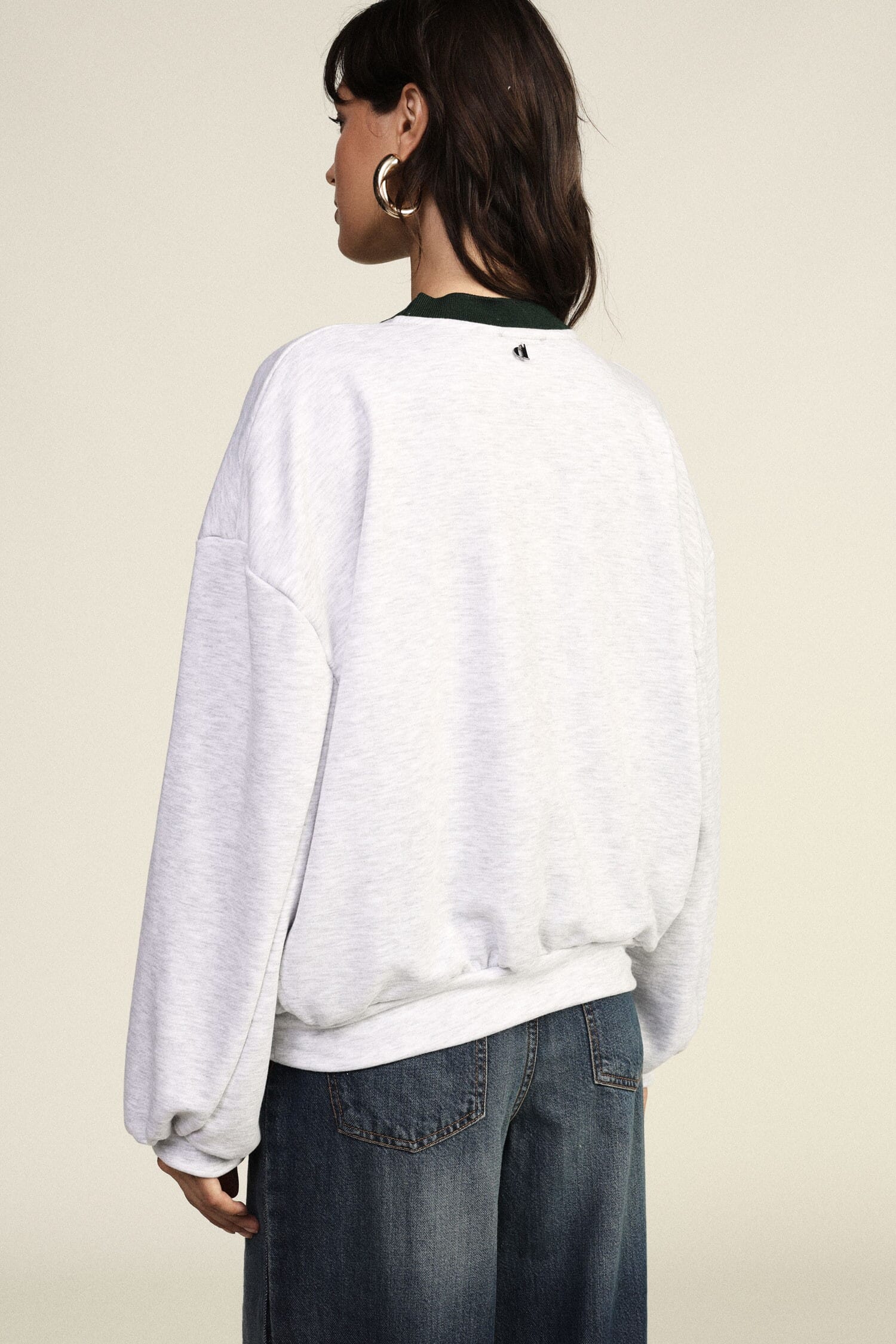 Sweat à col rond avec imprimé années 70 et ourlet asymétrique Dixie