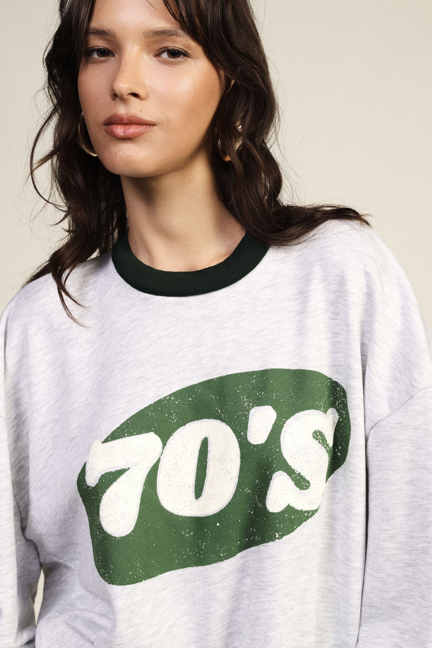 Sweat à col rond avec imprimé années 70 et ourlet asymétrique Dixie