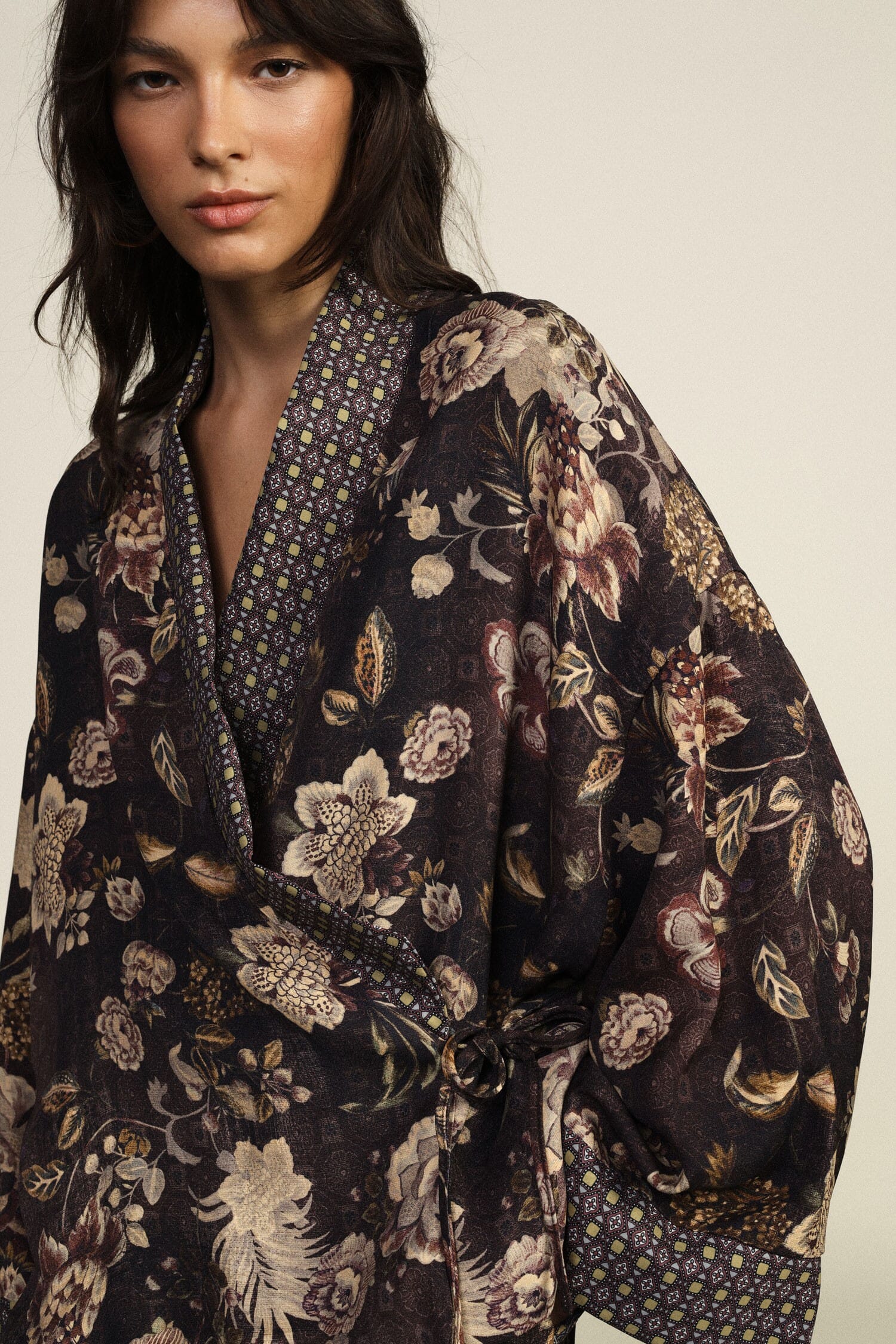 Manteau court à motif floral avec ceinture Dixie