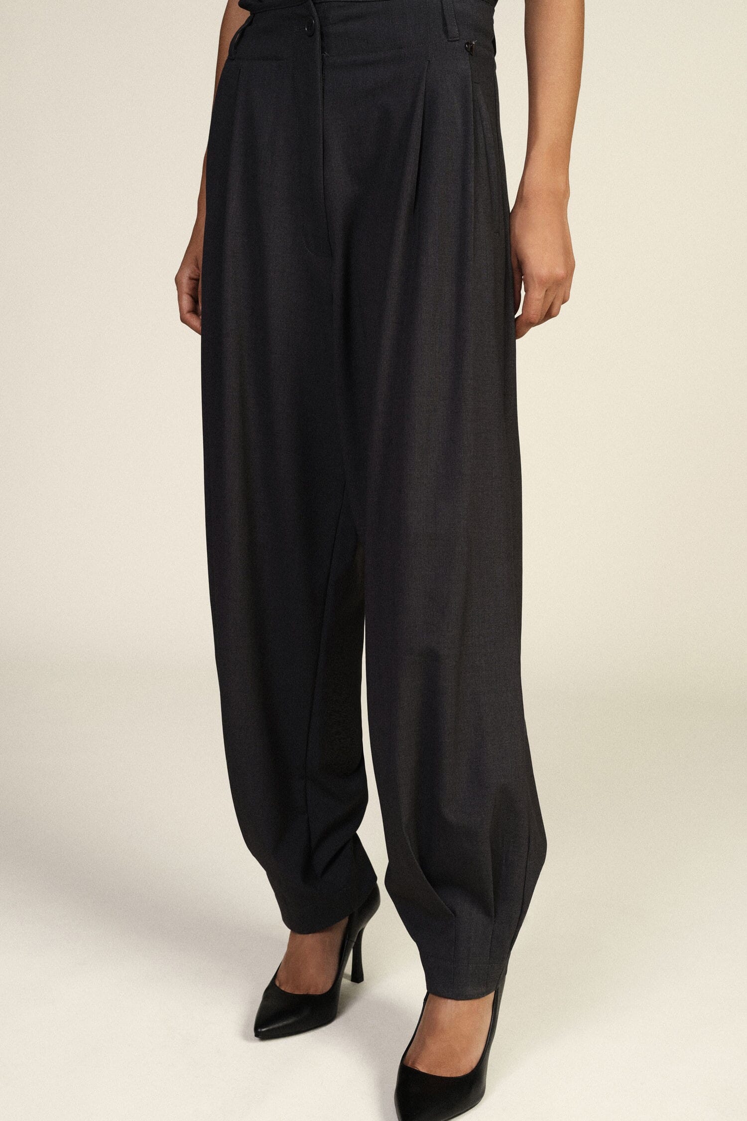 Pantaloni Ampi Con Pieghe Frontali E Vita Regular Dixie