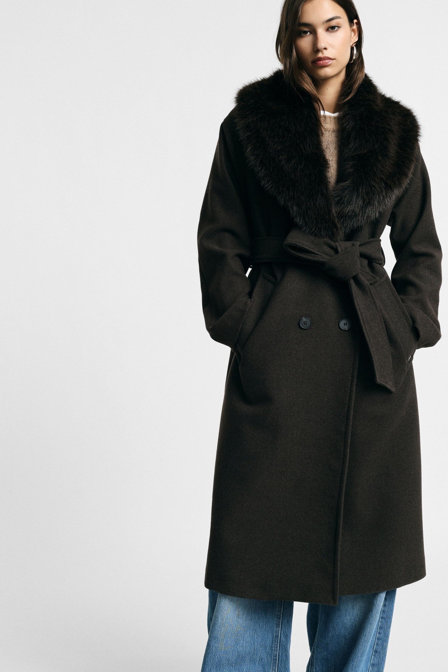 Manteau long à grand col en fourrure Please