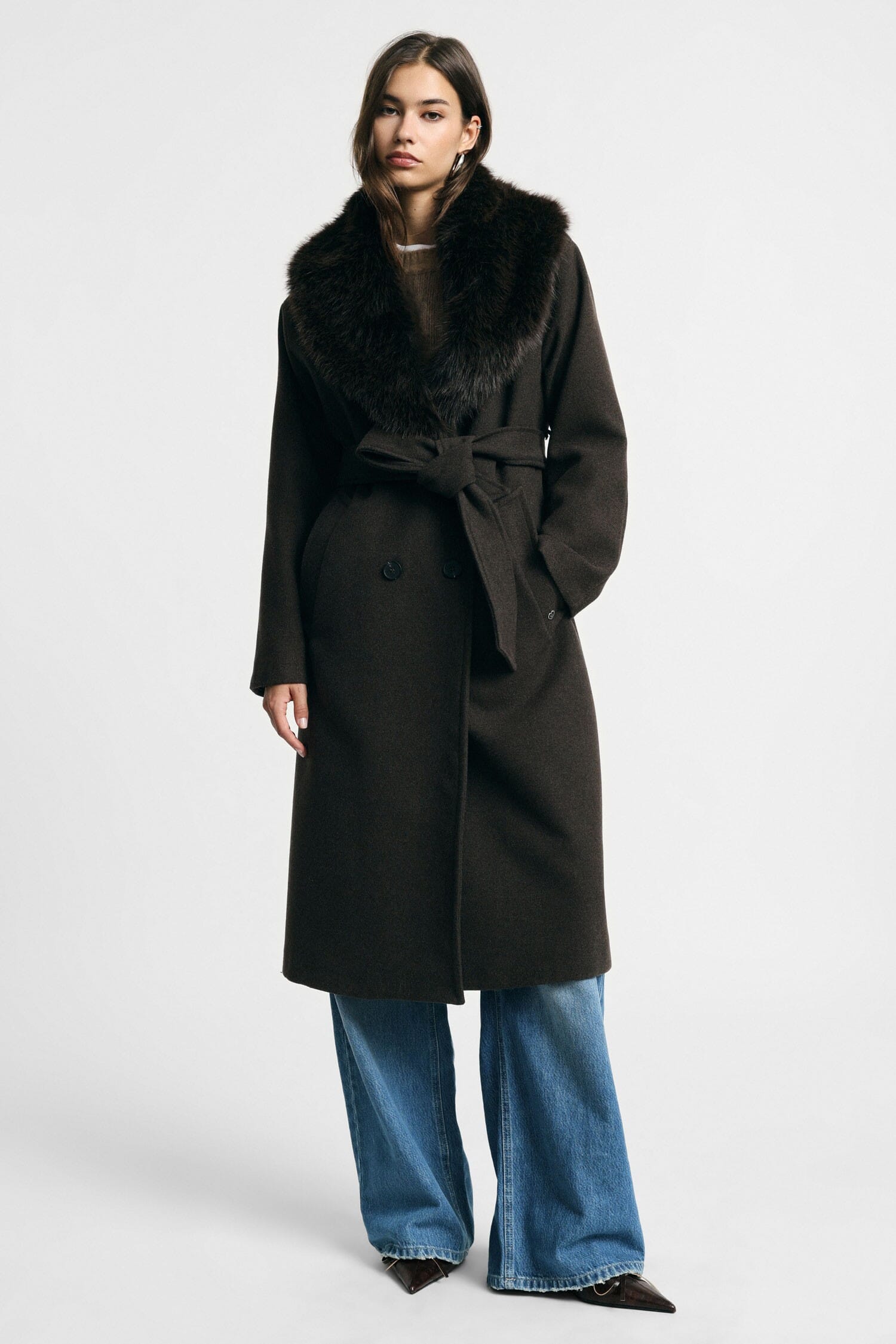 Manteau long à grand col en fourrure Please