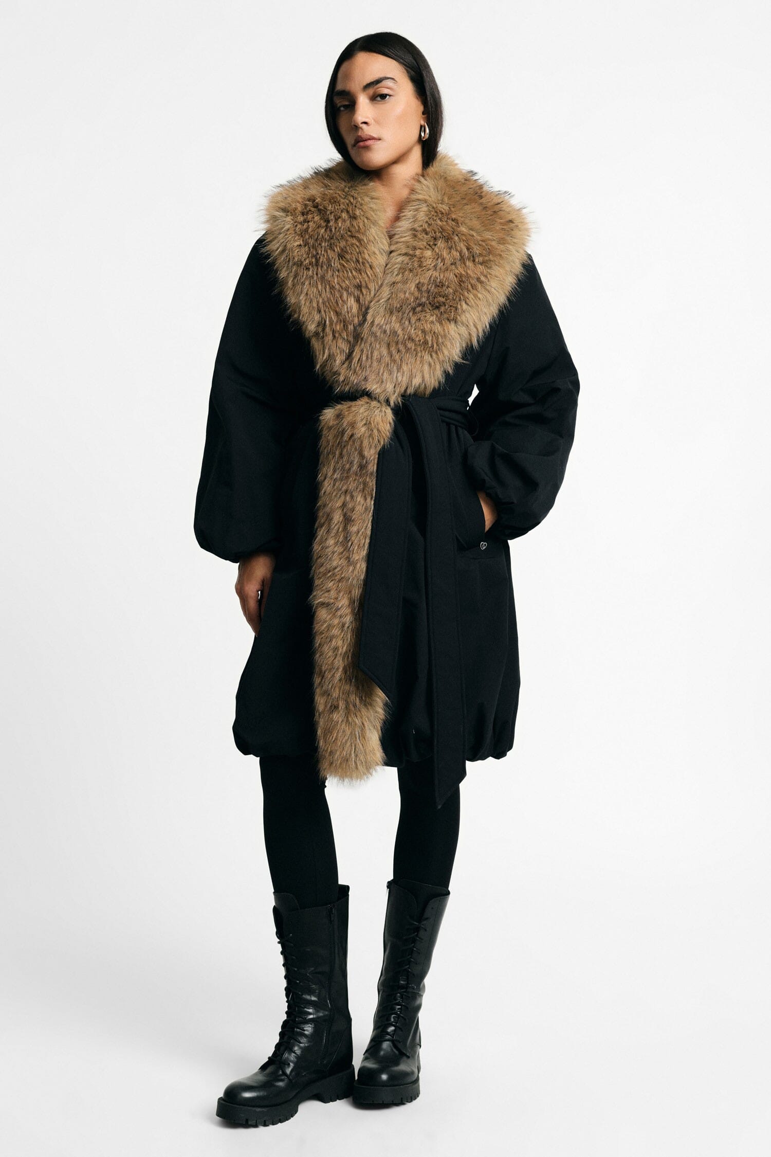 Cappotto Con Maxi Collo In Pelliccia E Cintura Please