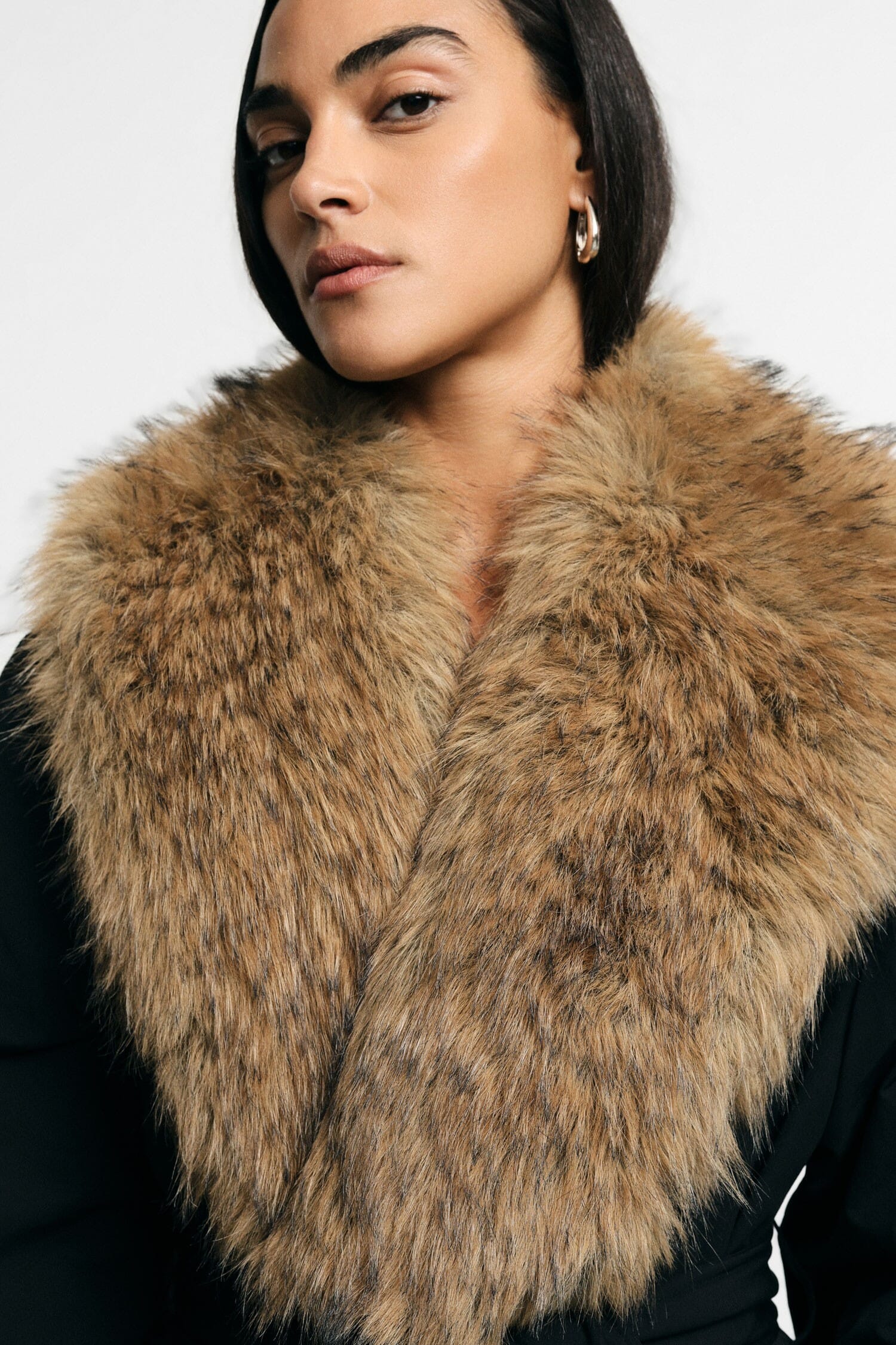 Cappotto Con Maxi Collo In Pelliccia E Cintura Please