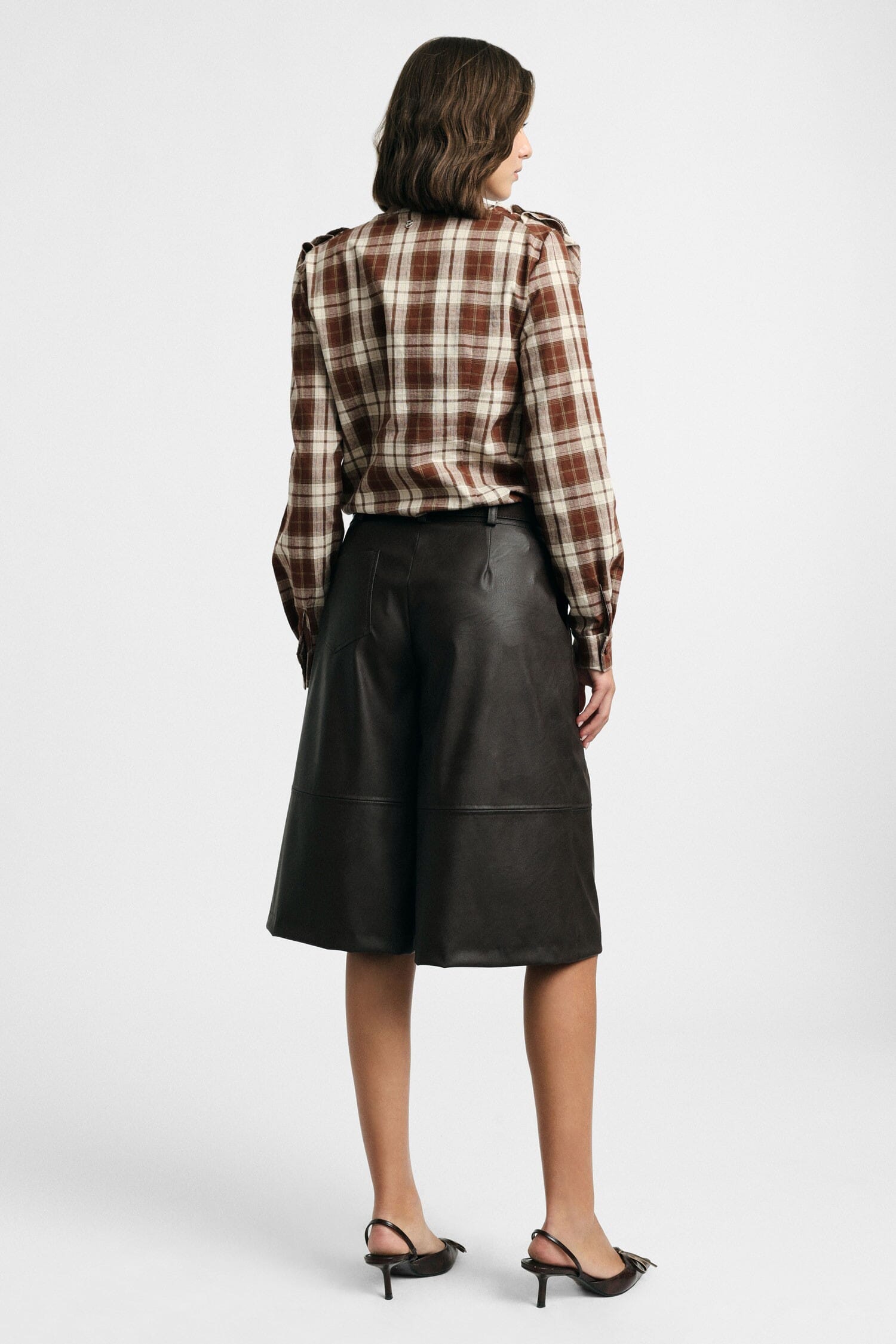 Shorts A Vita Media Con Pinces E Passanti Please