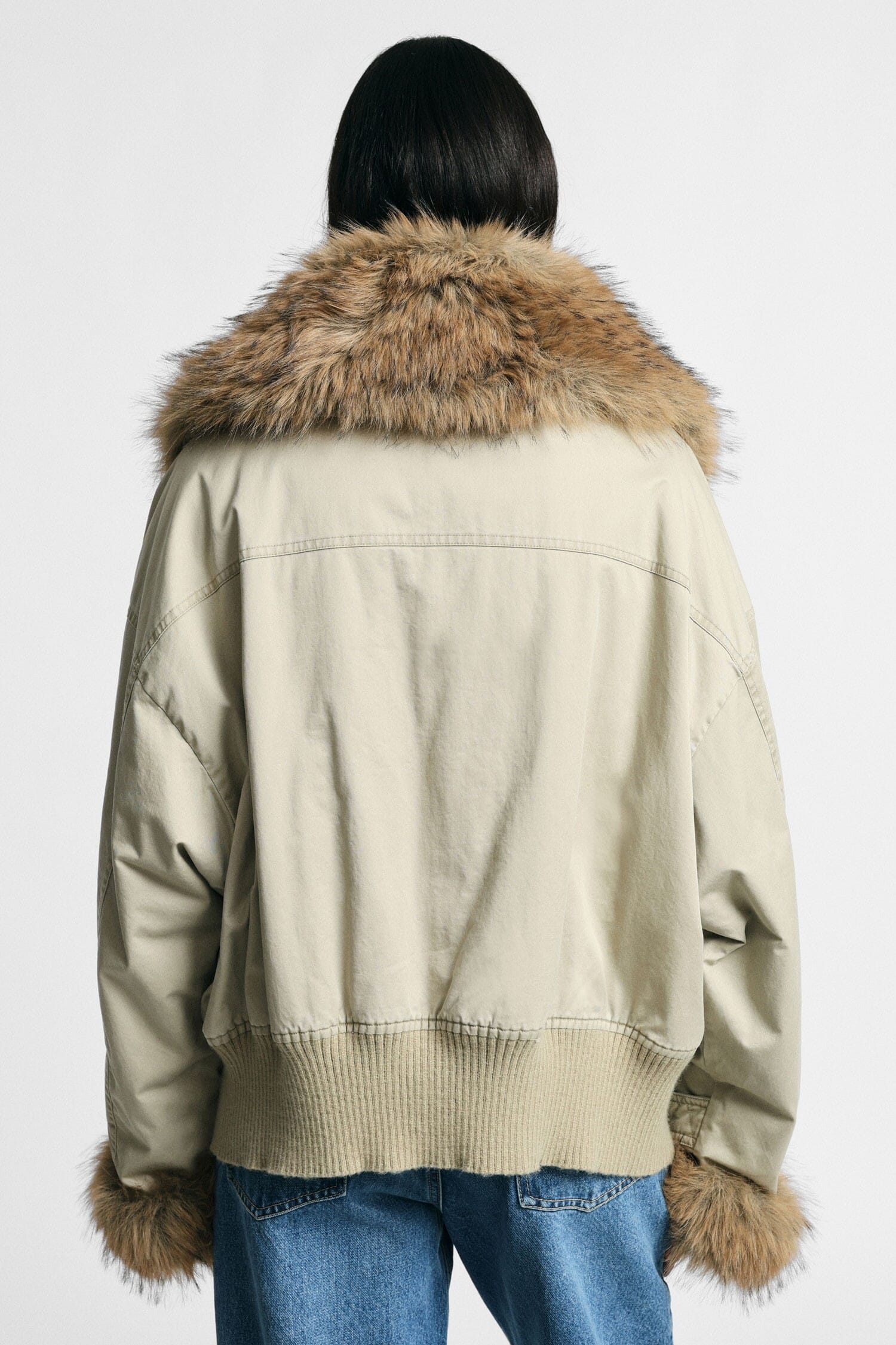 Parka Corta Con Cappuccio E Dettagli In Pelliccia Please