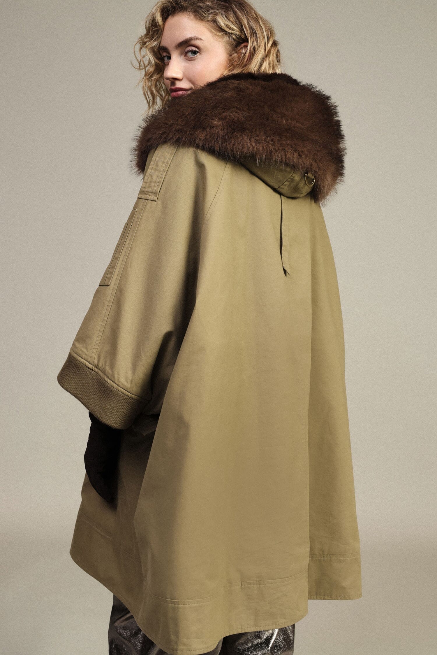Manteau oversize avec boutons et col en fourrure Dixie