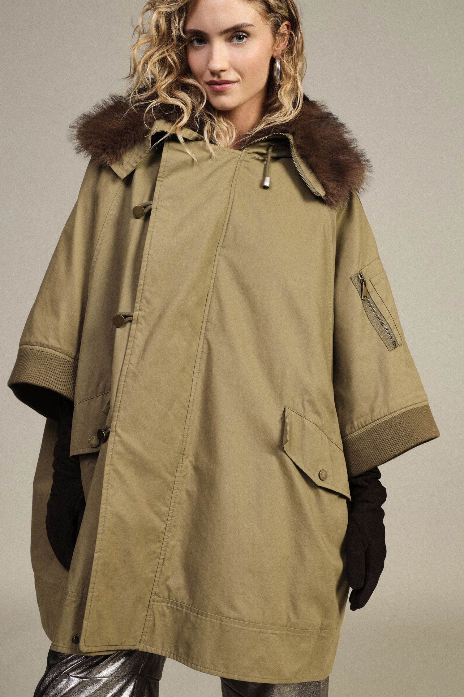 Manteau oversize avec boutons et col en fourrure Dixie