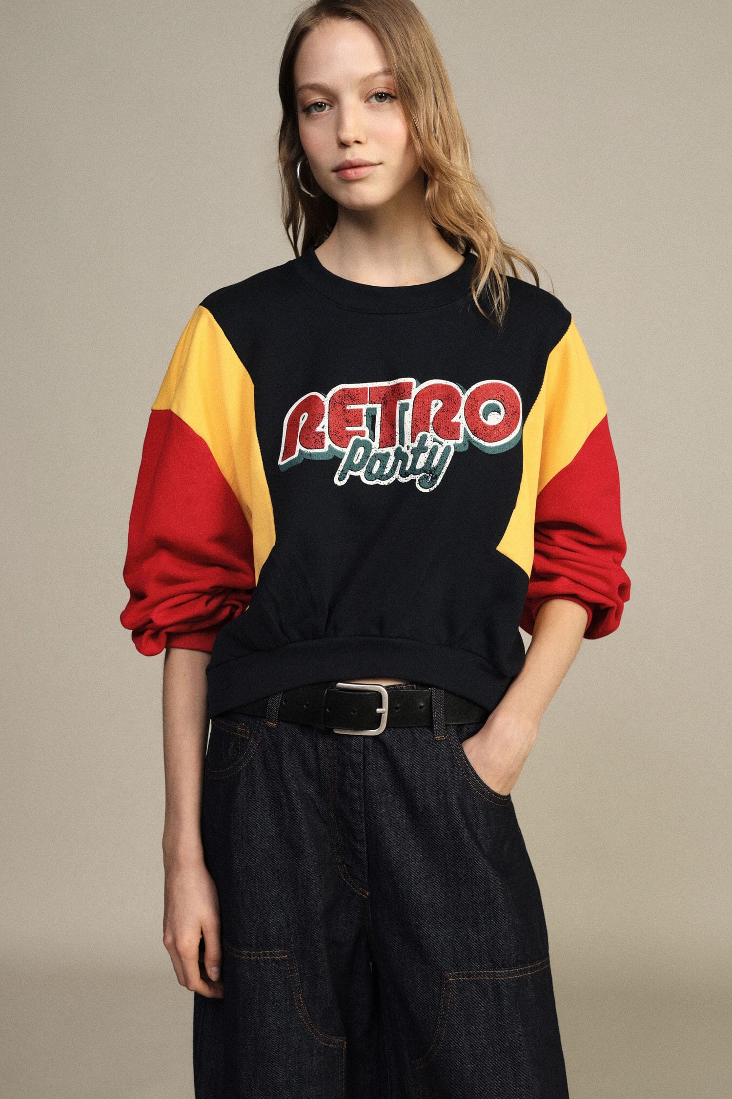 Felpa Crop Girocollo Con Maniche A Blocchi Colore Dixie
