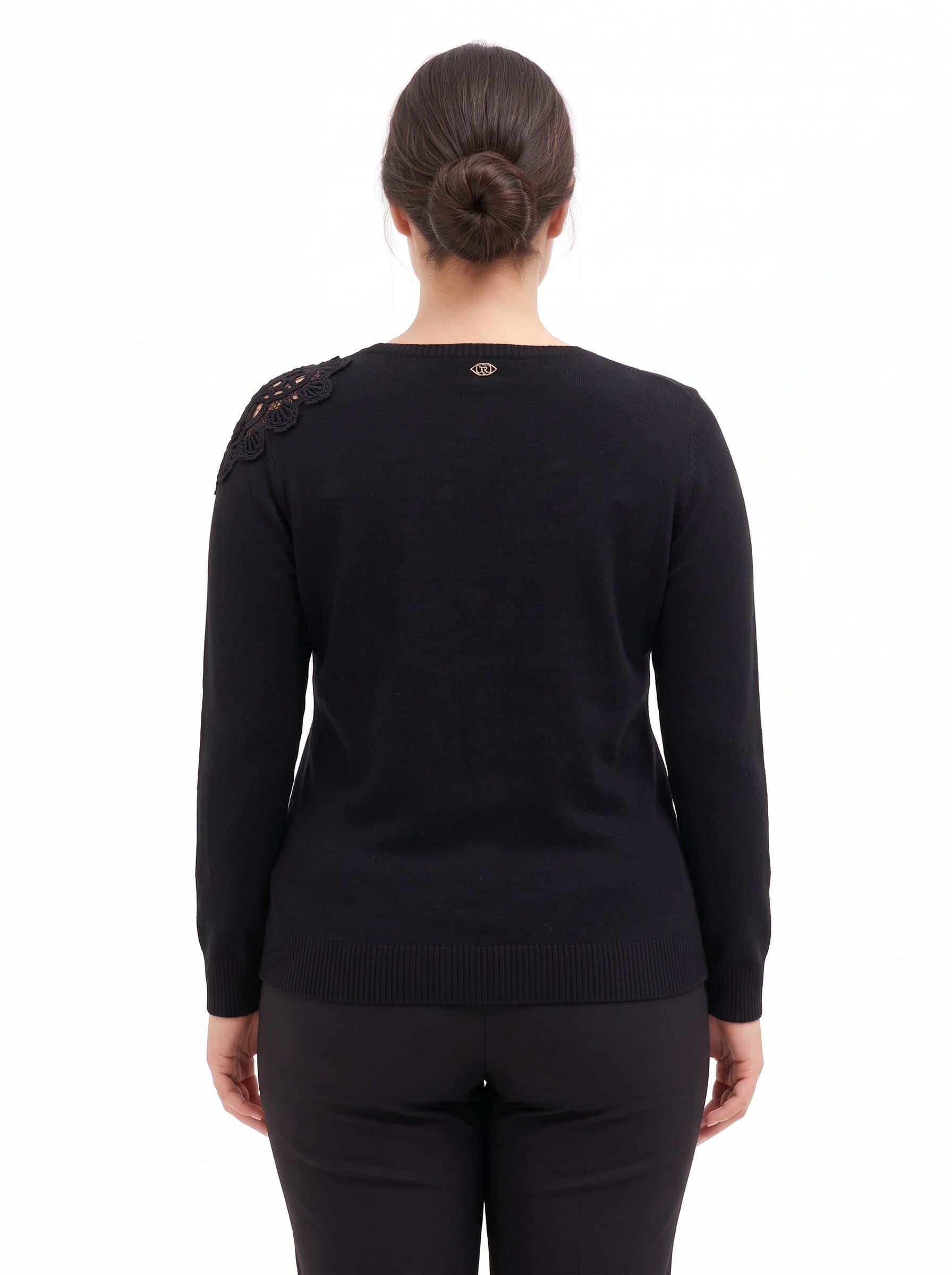 Curvy Fitted Jumper With Crochet Detail on the Shoulder – Rinascimento Curvy