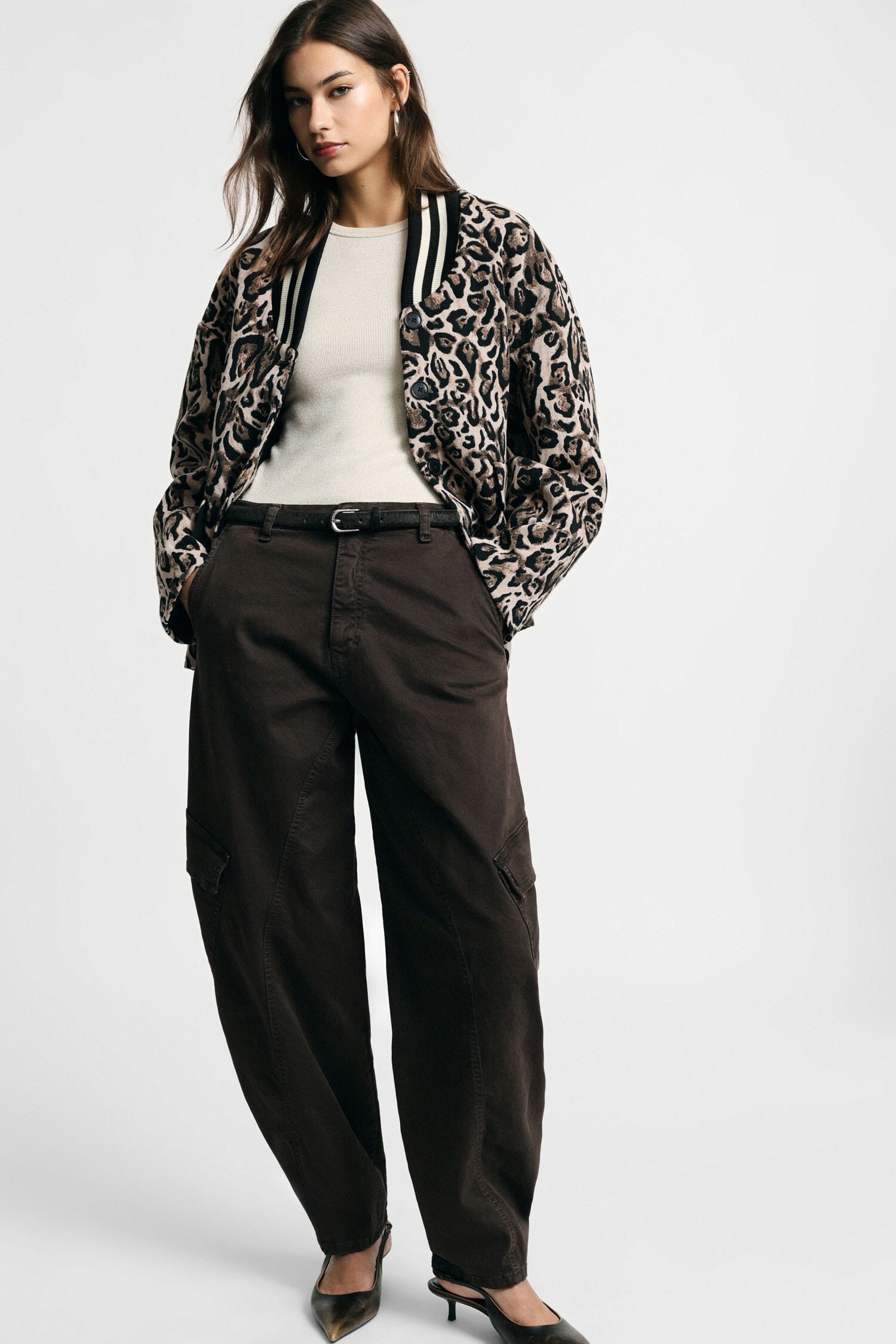 Pantalon fuselé avec poches cargo, Please