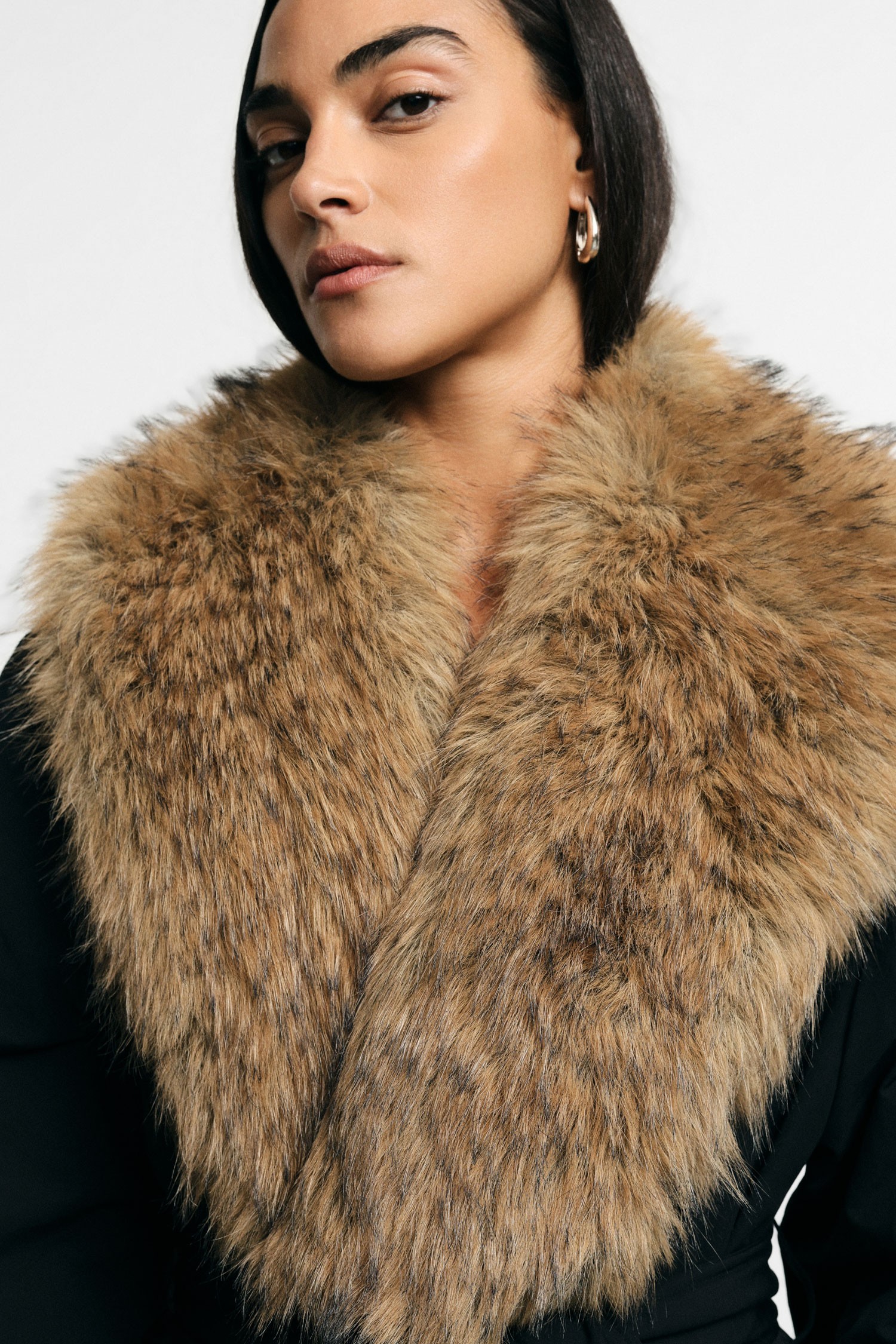 Cappotto Con Maxi Collo In Pelliccia E Cintura Please