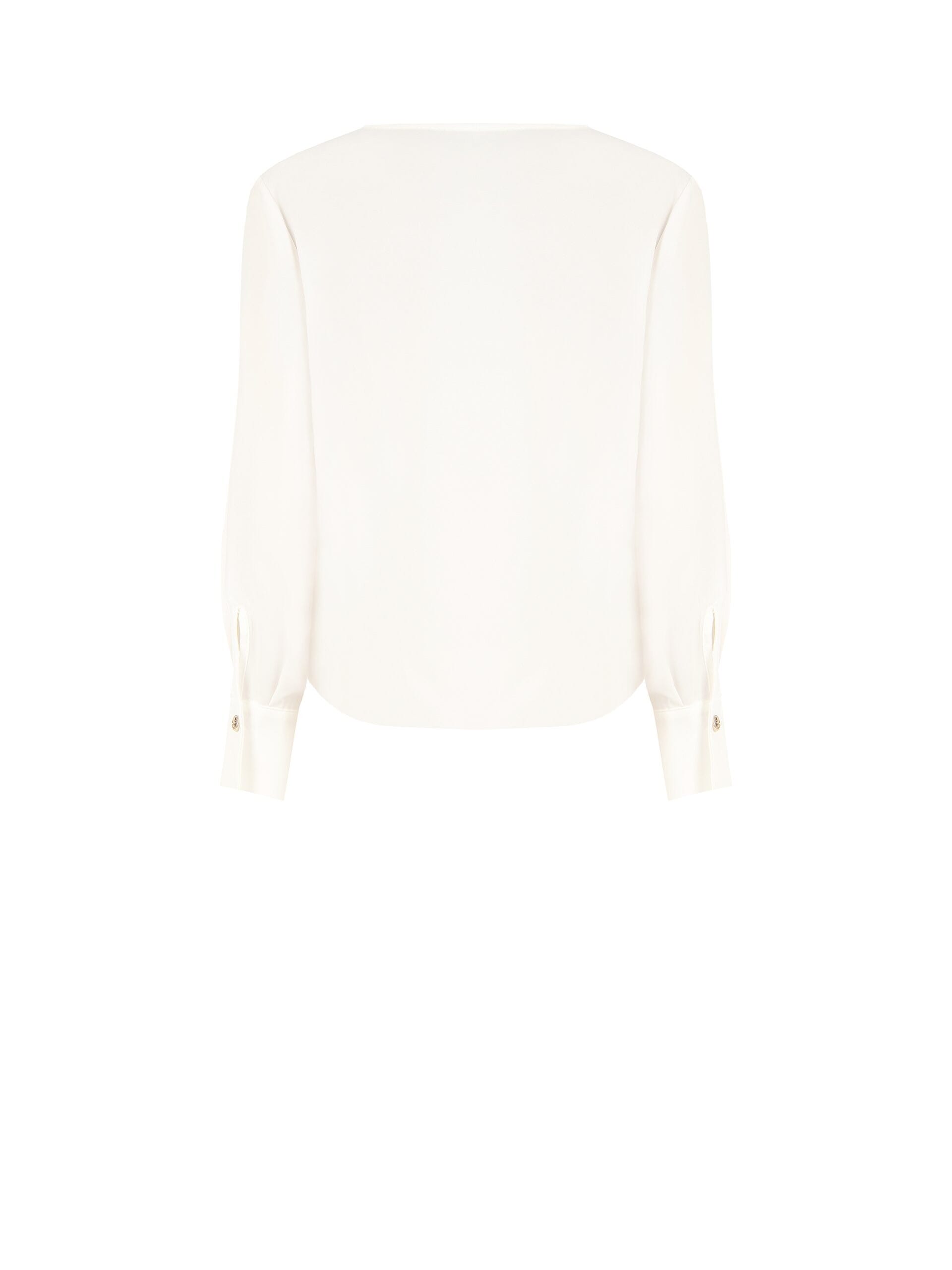 Blouse ample en satin mat, encolure en V croisée, avec collier composé d'un foulard et d'une chaîne « Rinascimento »