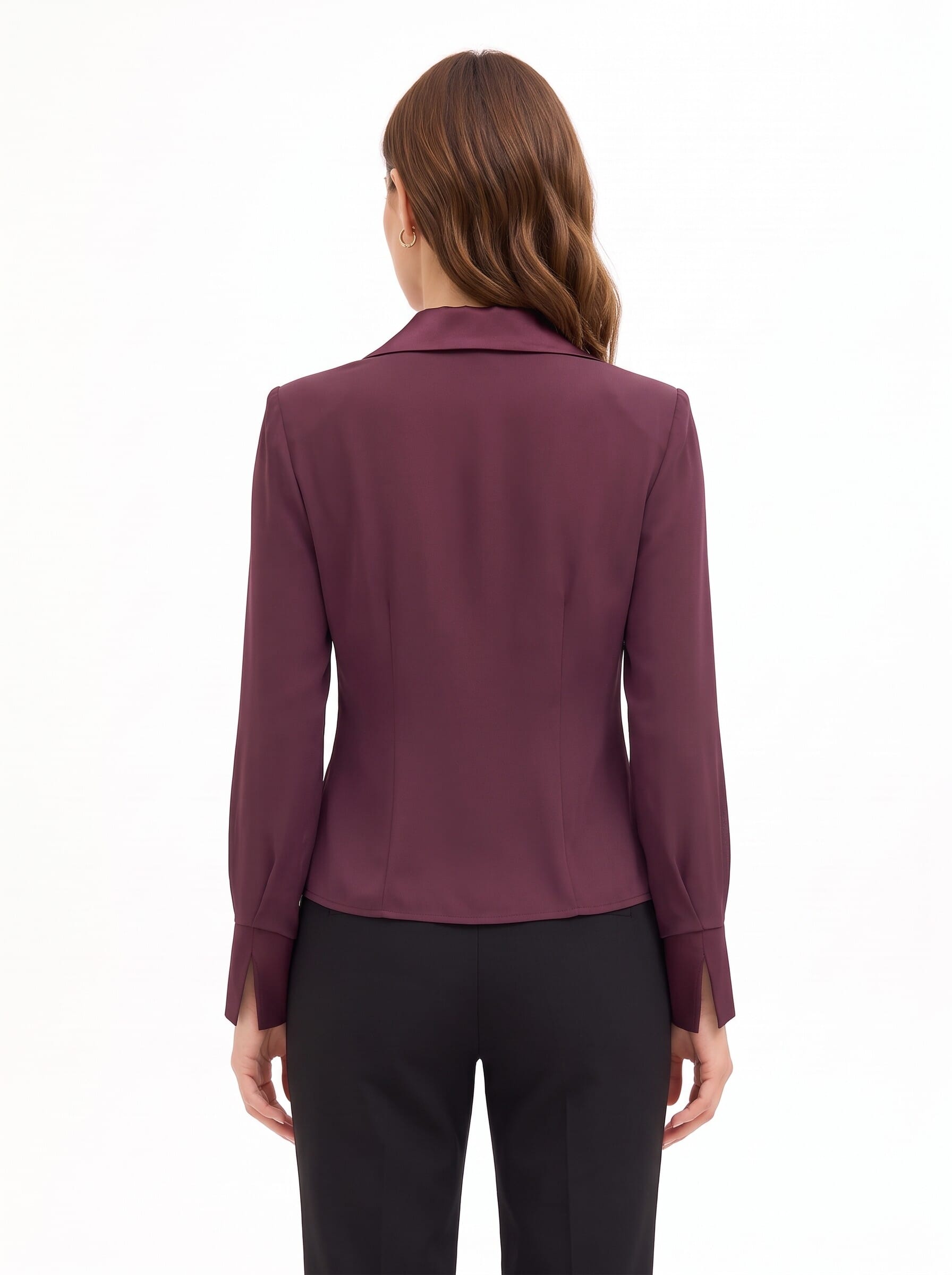 Chemise cintrée en georgette, avec encolure en V, col en satin et bretelles « Rinascimento »