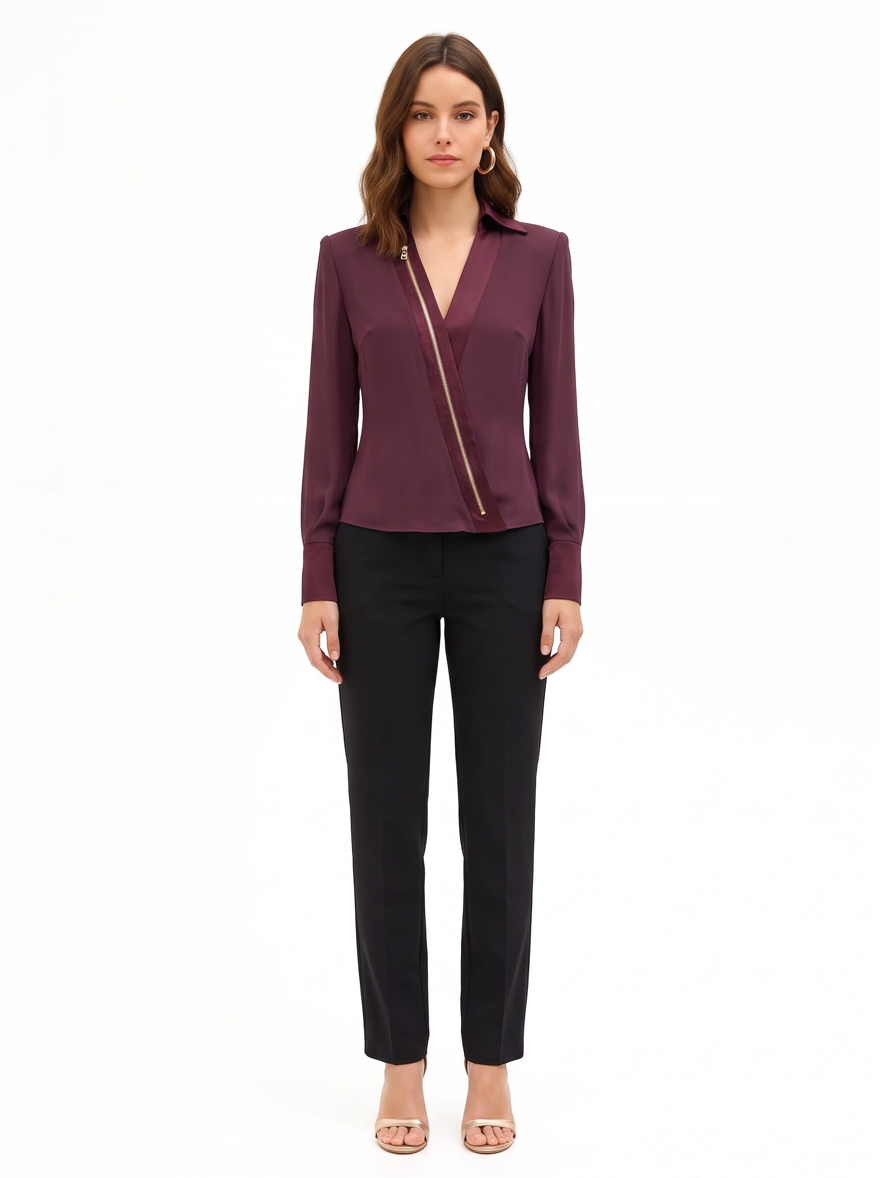 Chemise cintrée en georgette, avec encolure en V, col en satin et bretelles « Rinascimento »