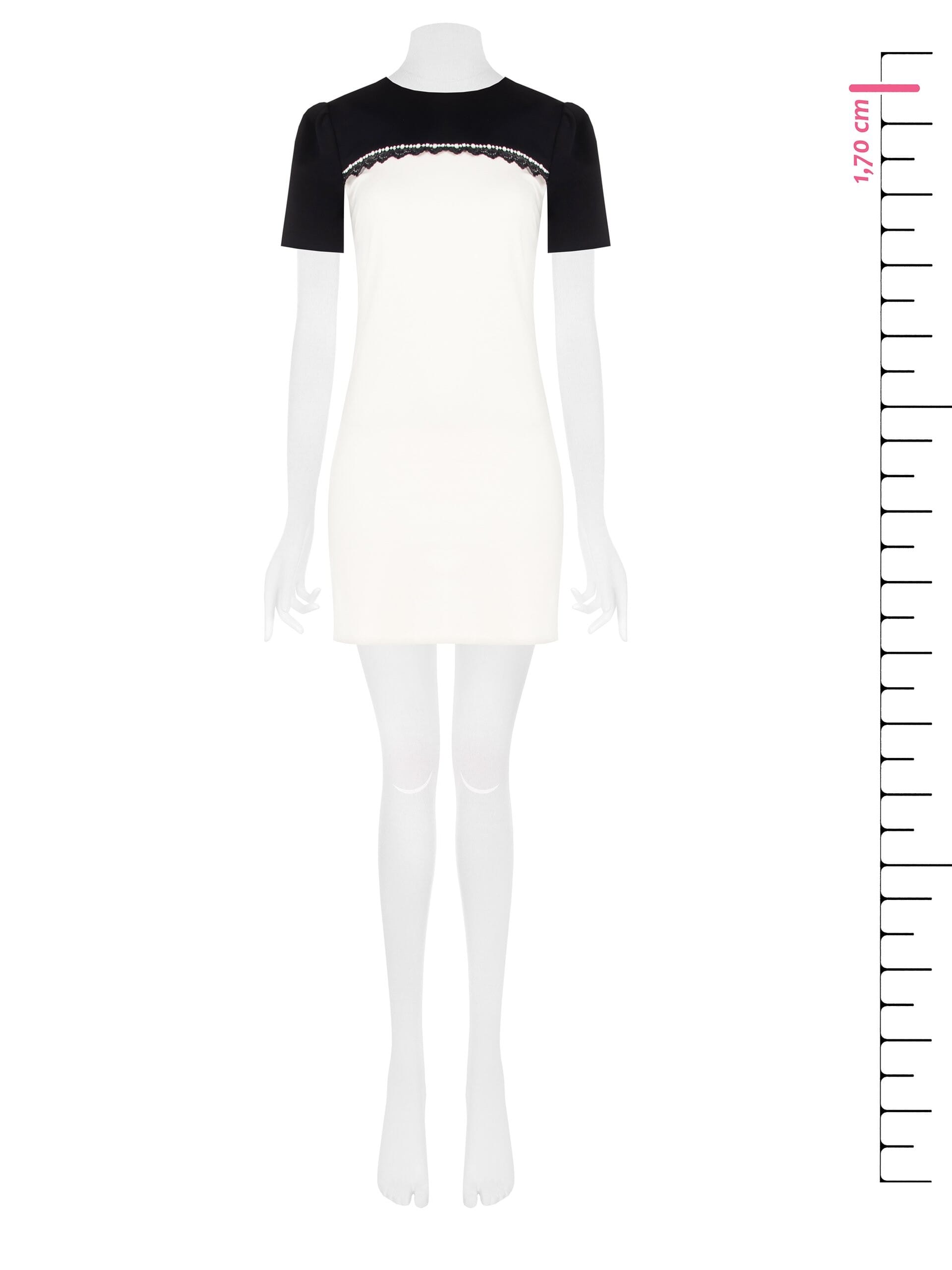 Abito Corto Aderente In Punto Milano Con Dettaglio In Perle E Pizzo Rinascimento