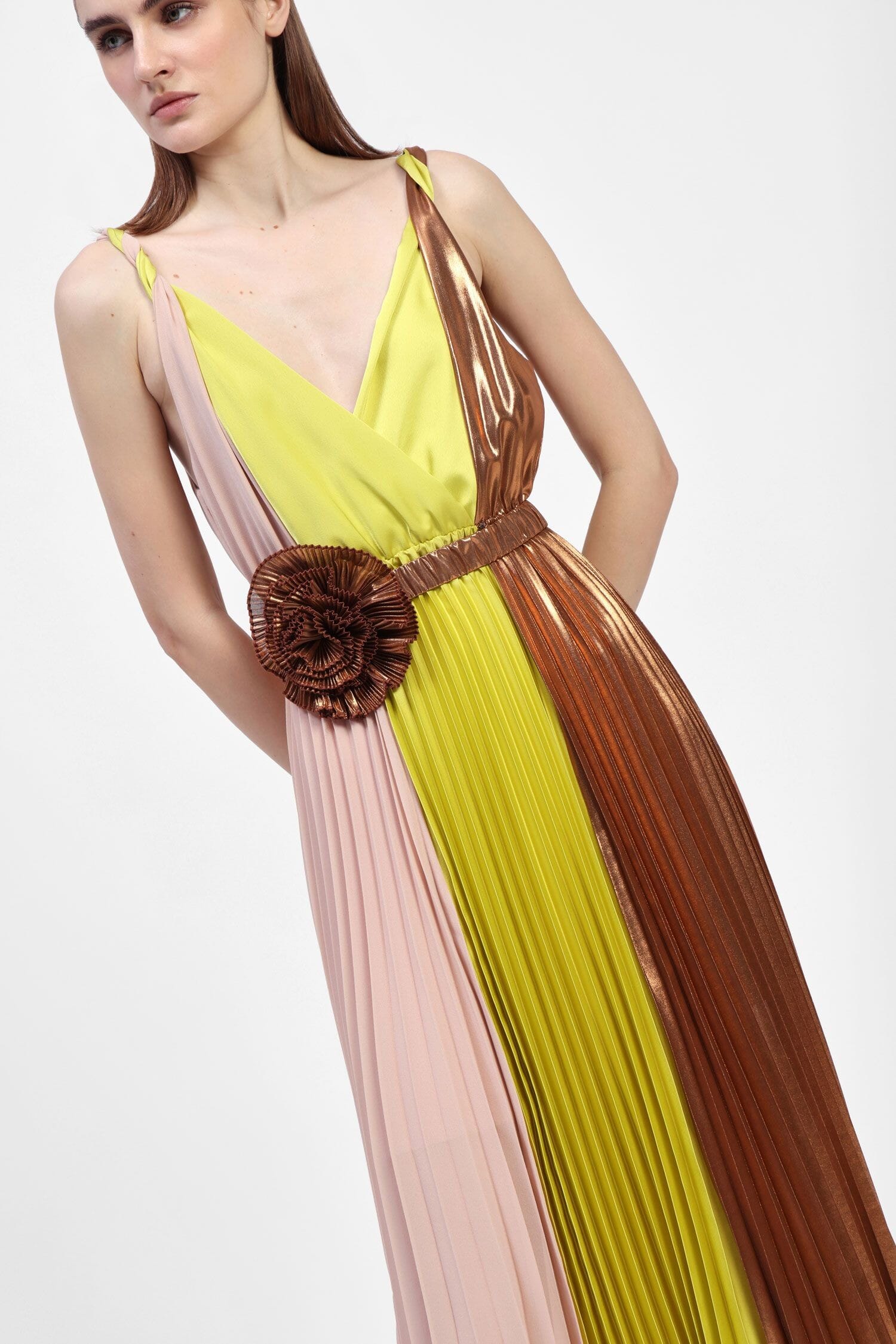 Abito Plissettato Lucido Multicolor Con Maxi Fiore Dixie