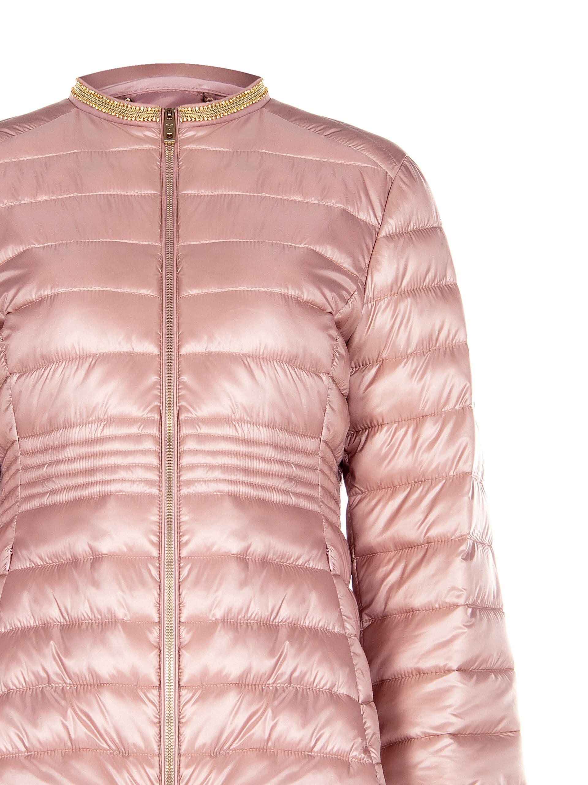 Piumino Leggero Corto Sfiancato Con Strass E Perline Sul Colletto Rinascimento