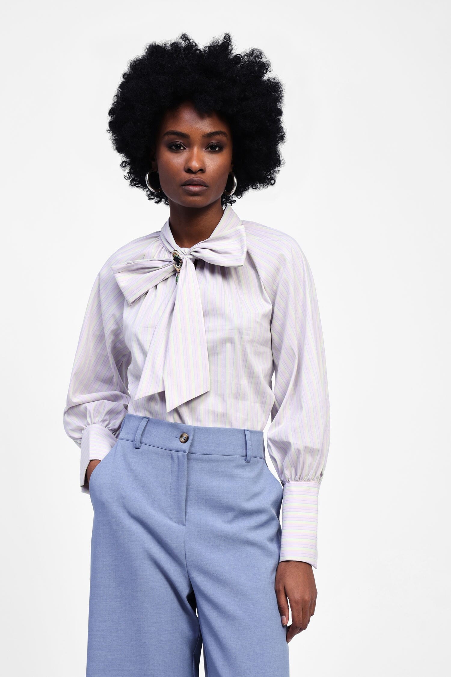 Camicia A Righe Con Fiocco E Spilla Dixie