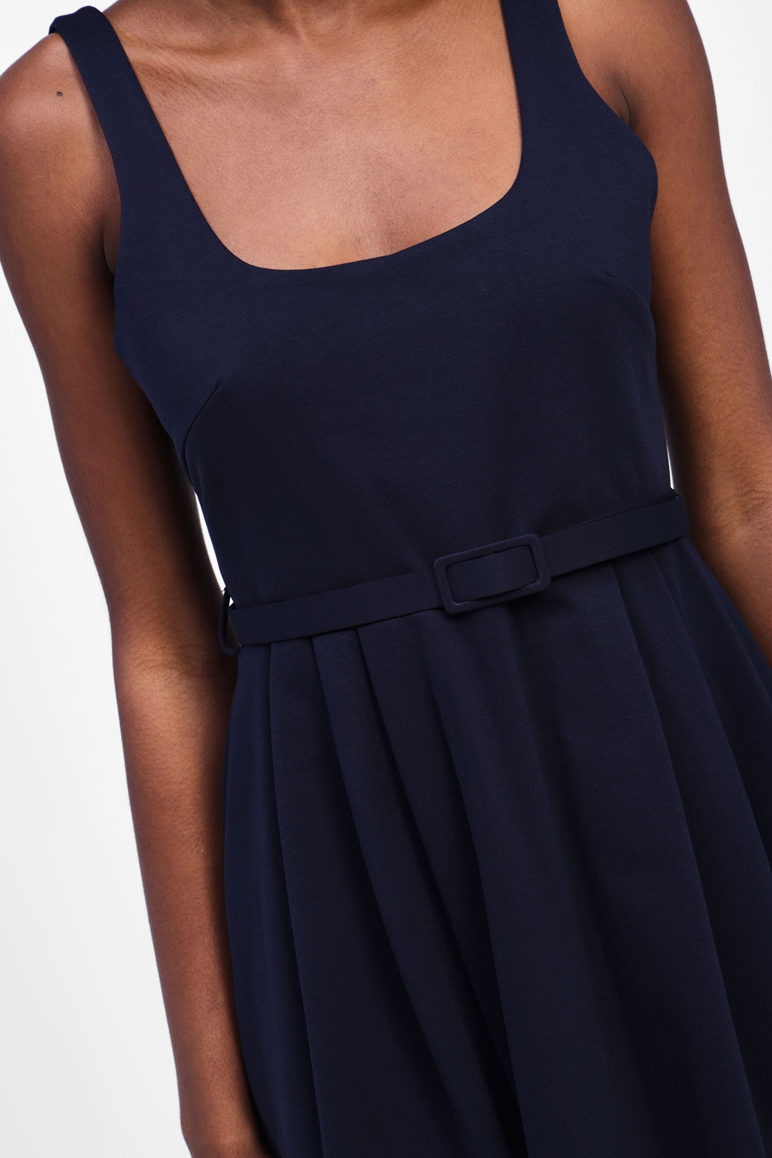 Robe longue avec encolure profonde et ceinture Dixie