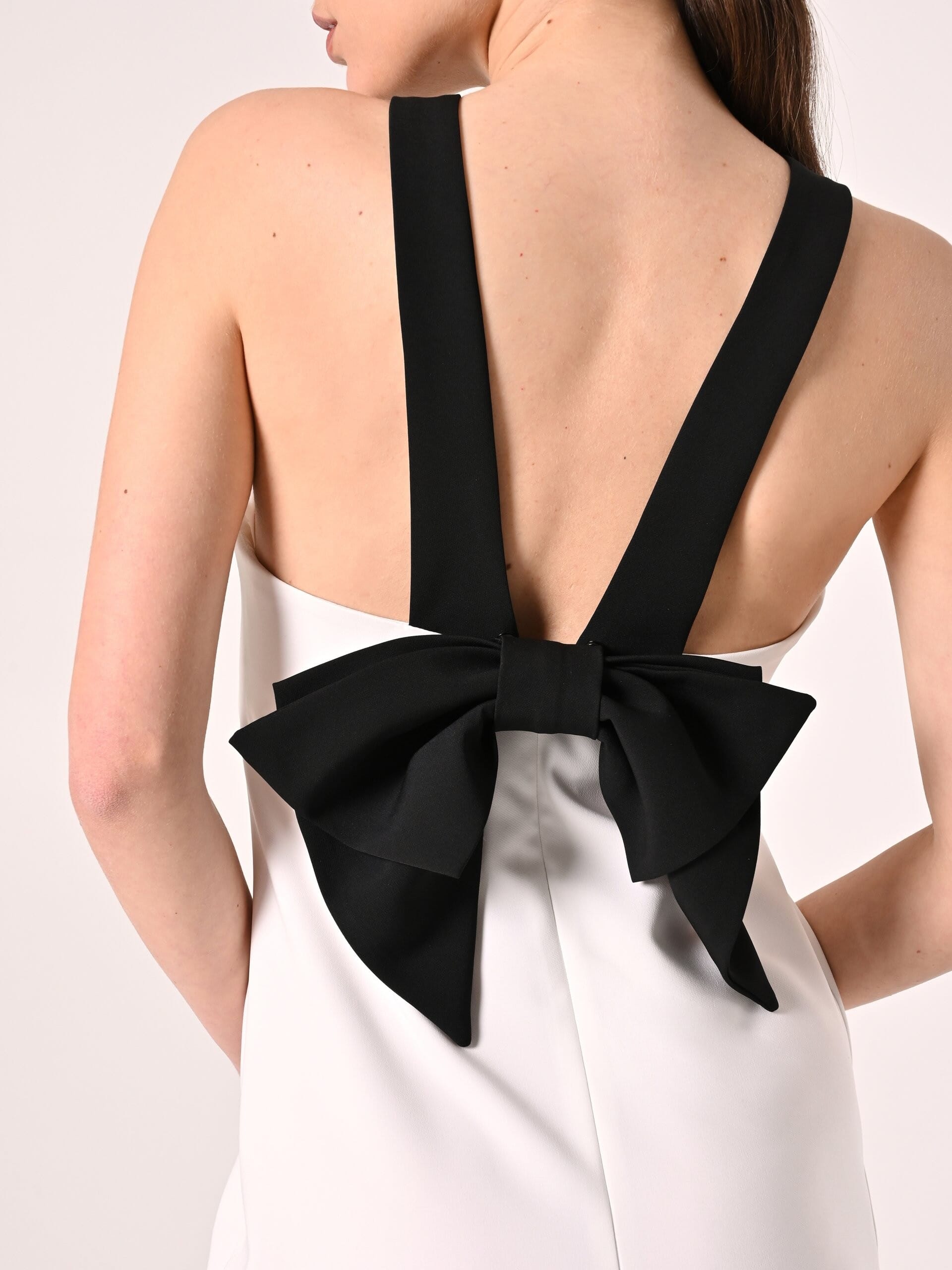 Abito Corto Bicolor In Tessuto Tecnico Con Fiocco Dietro Rinascimento