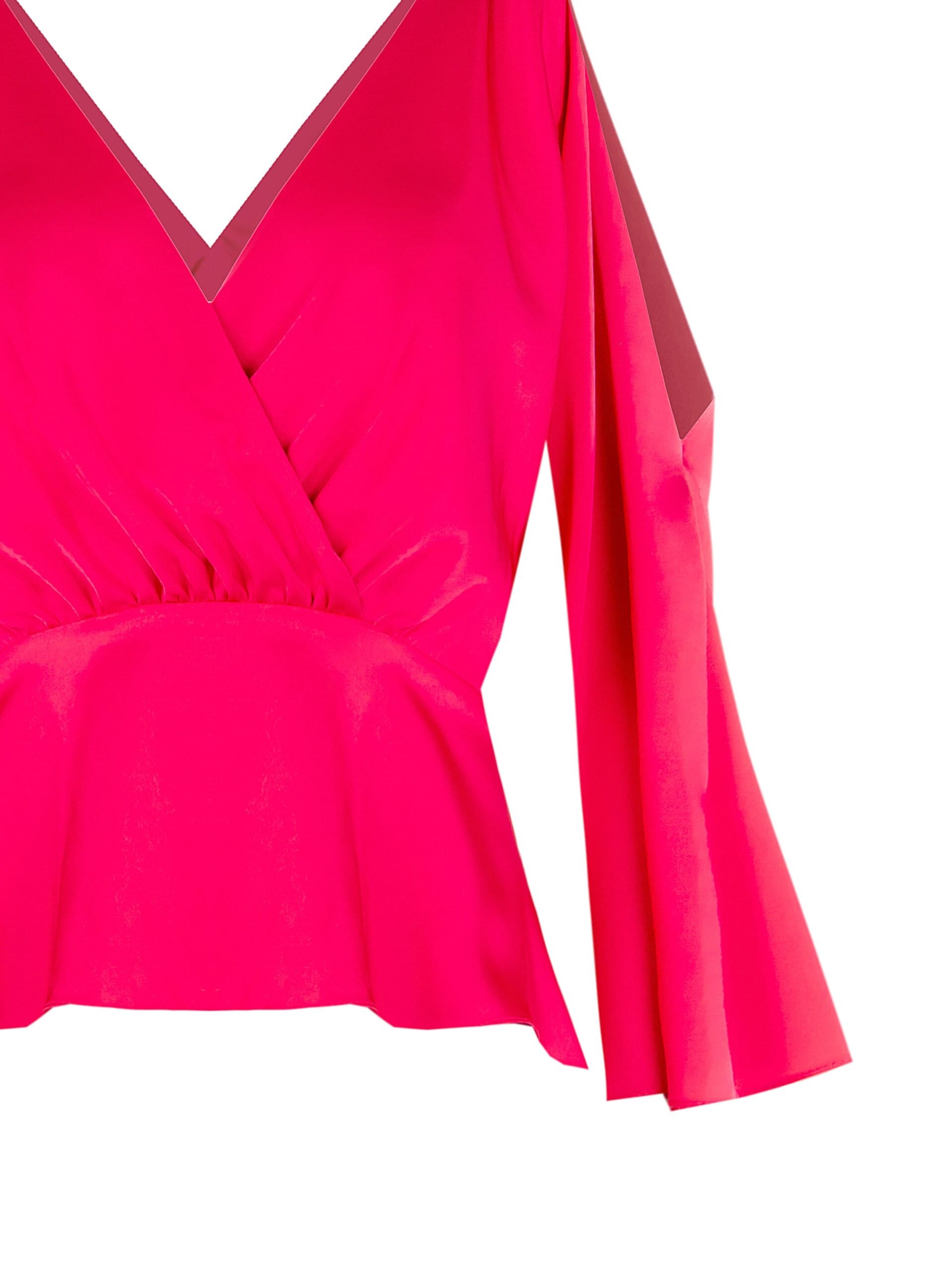 Top court en satin avec encolure croisée et découpe sur la manche Rinascimento