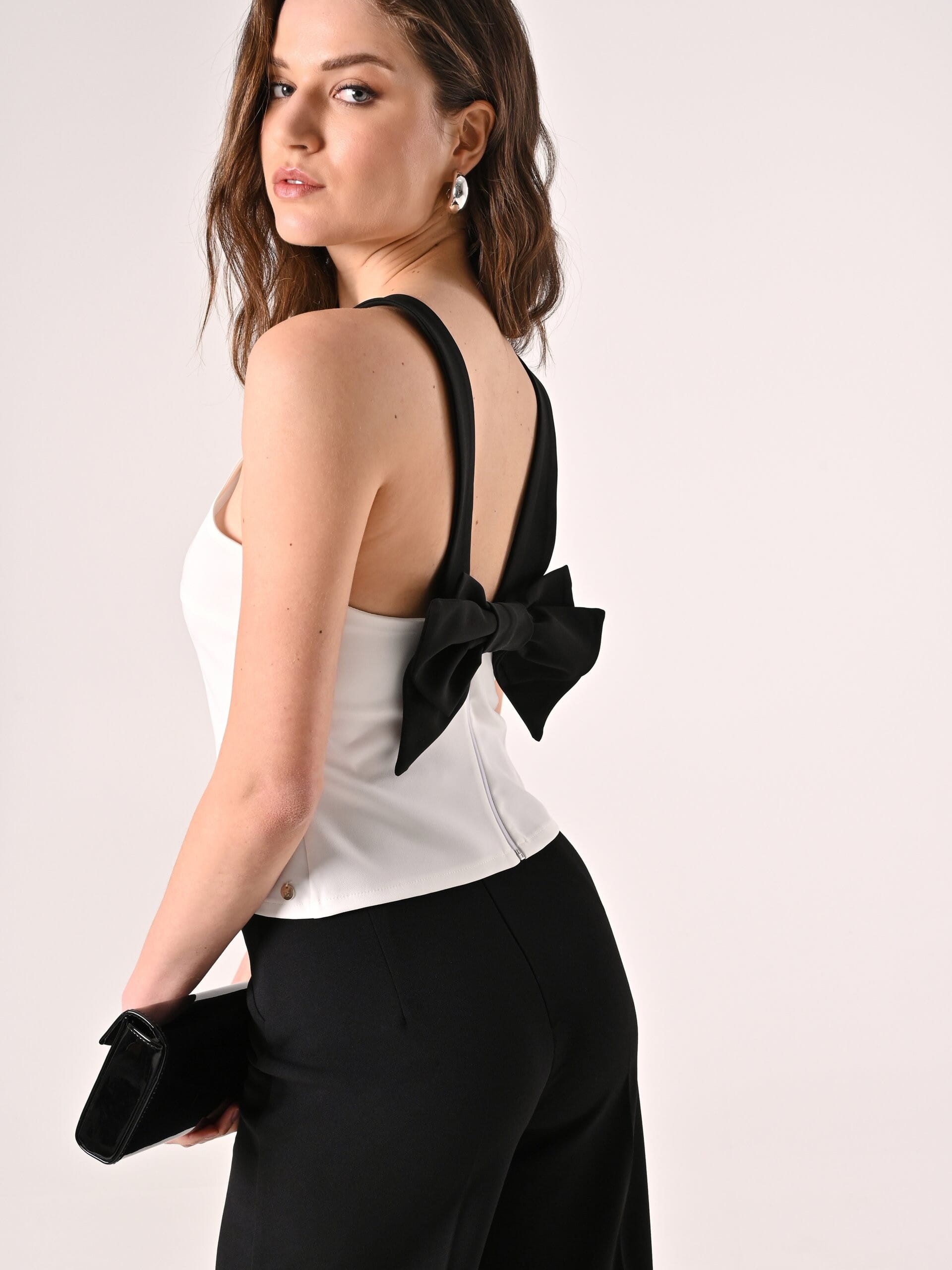 Crop Top Aderente In Tessuto Tecnico Con Fiocco Dietro Rinascimento