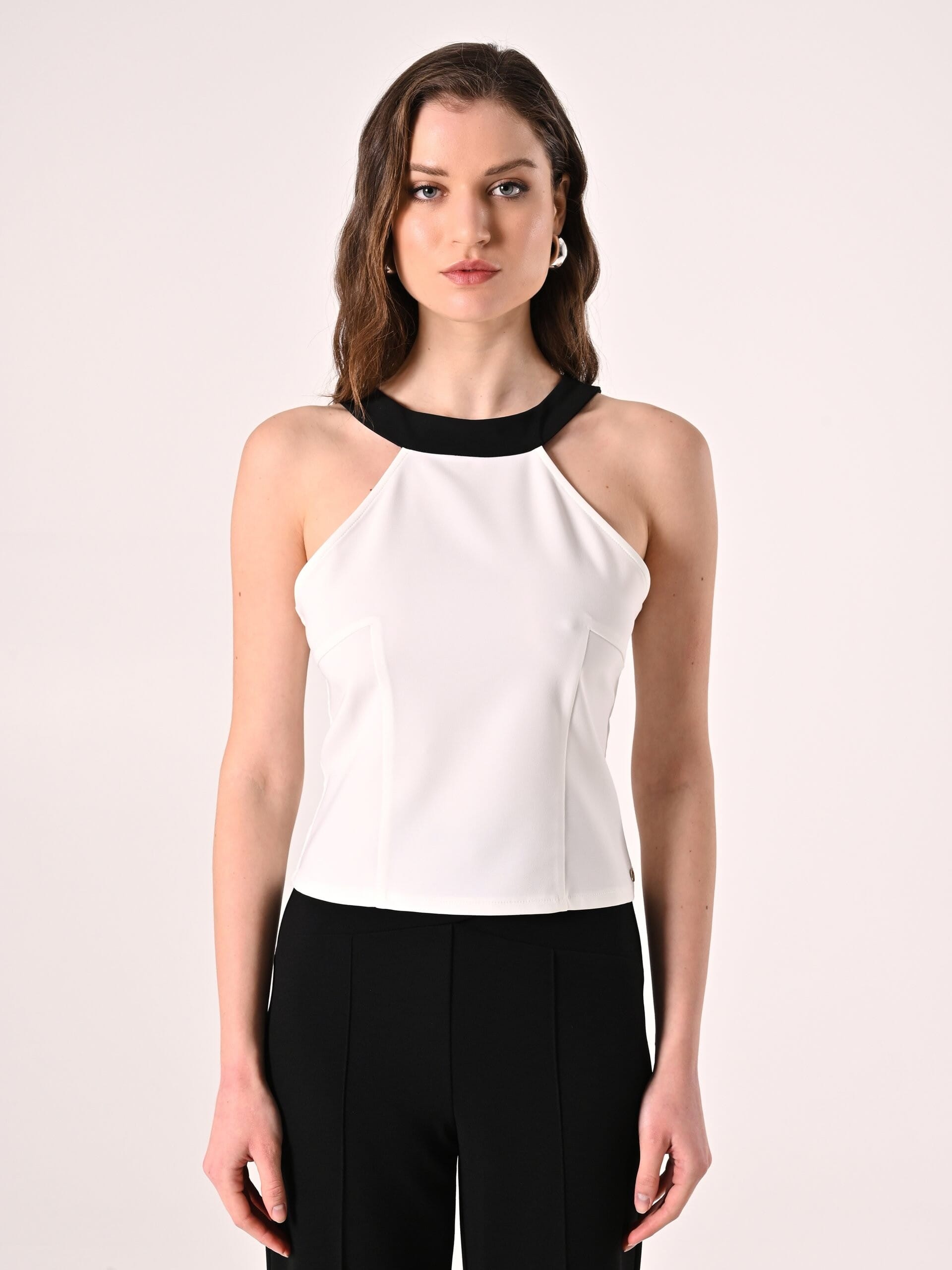 Crop Top Aderente In Tessuto Tecnico Con Fiocco Dietro Rinascimento