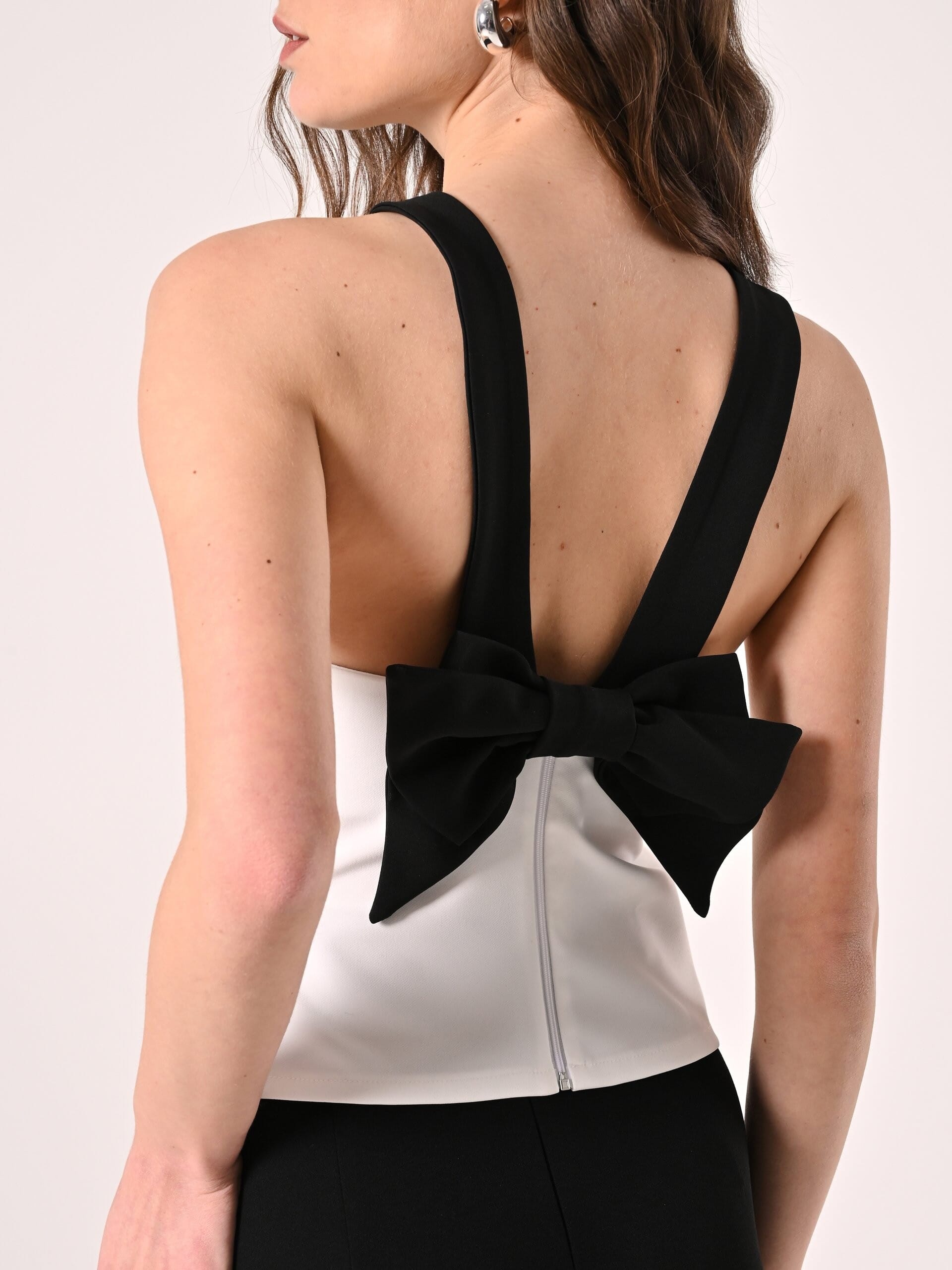 Crop Top Aderente In Tessuto Tecnico Con Fiocco Dietro Rinascimento