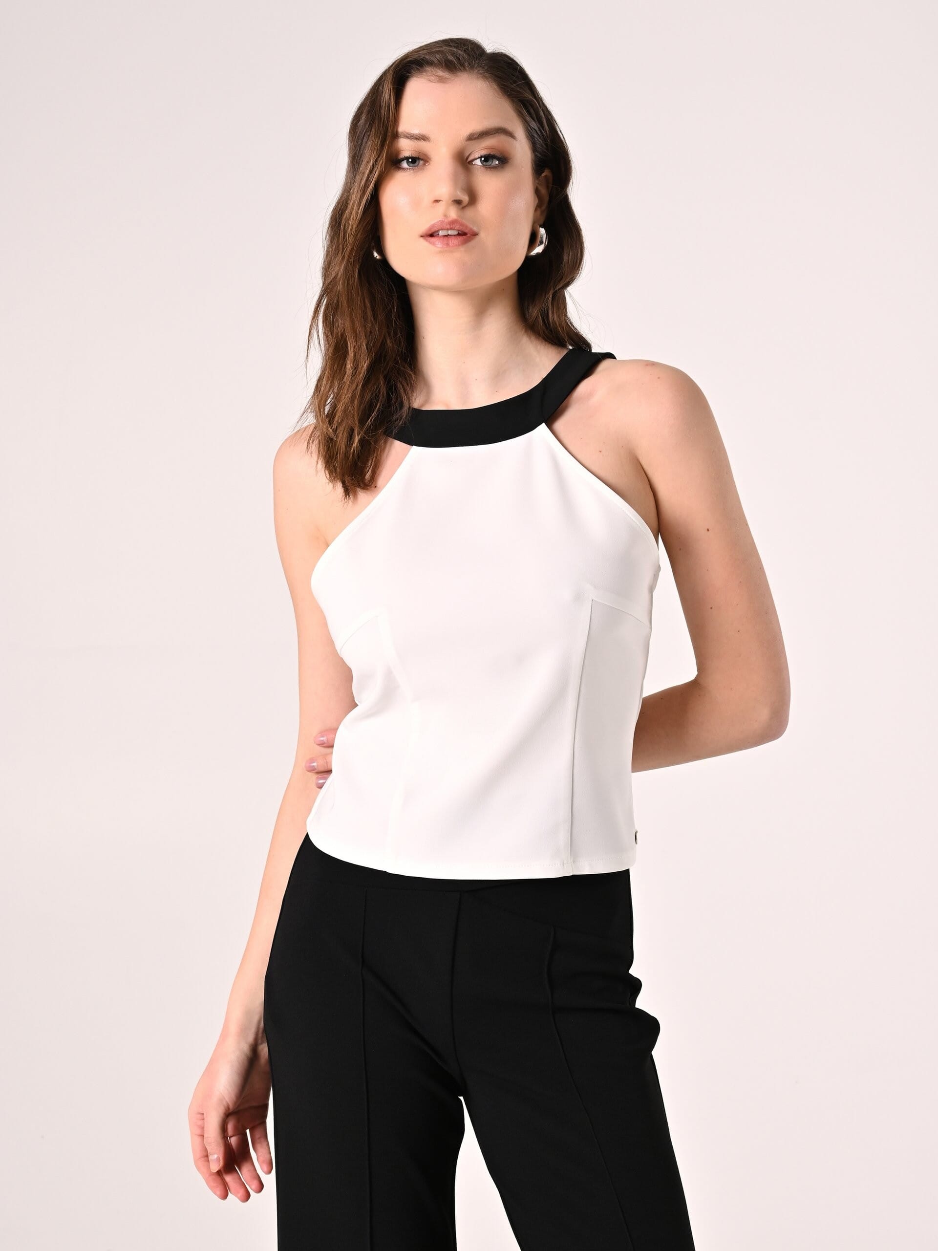 Crop Top Aderente In Tessuto Tecnico Con Fiocco Dietro Rinascimento