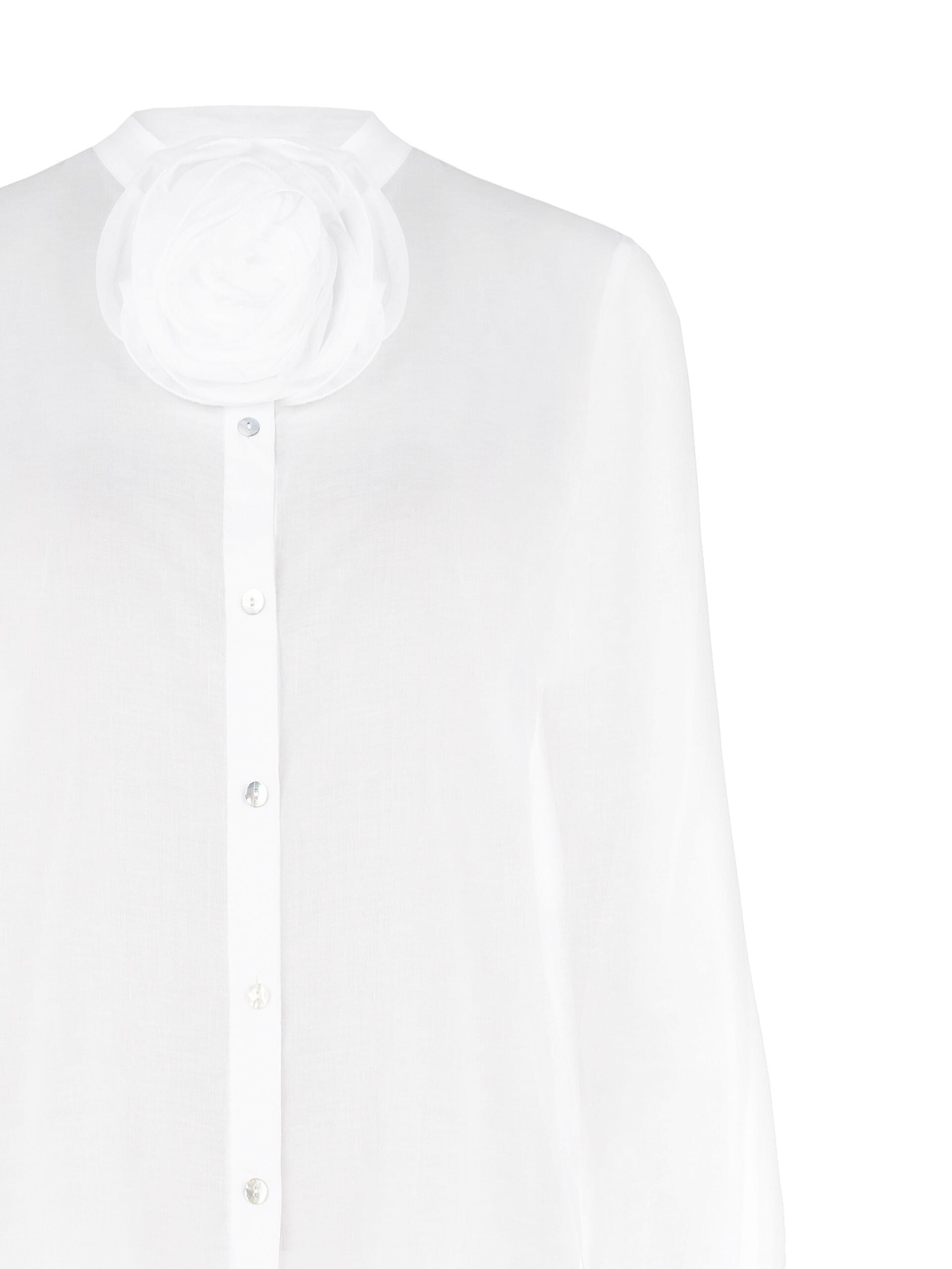 Camicia Ampia In Cotone Semitrasparente Con Spilla Fiore E Bottoni In Madreperla Rinascimento
