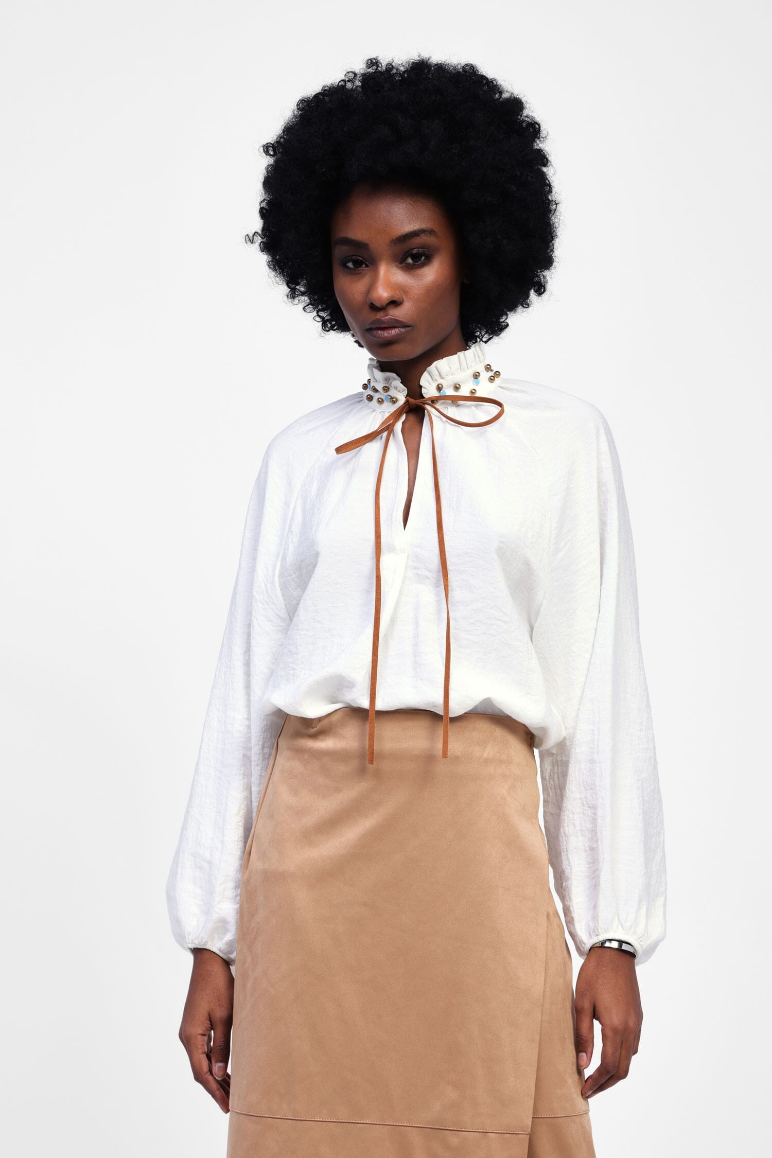 Blusa Con Maniche Lunghe E Collo Decorato Dixie