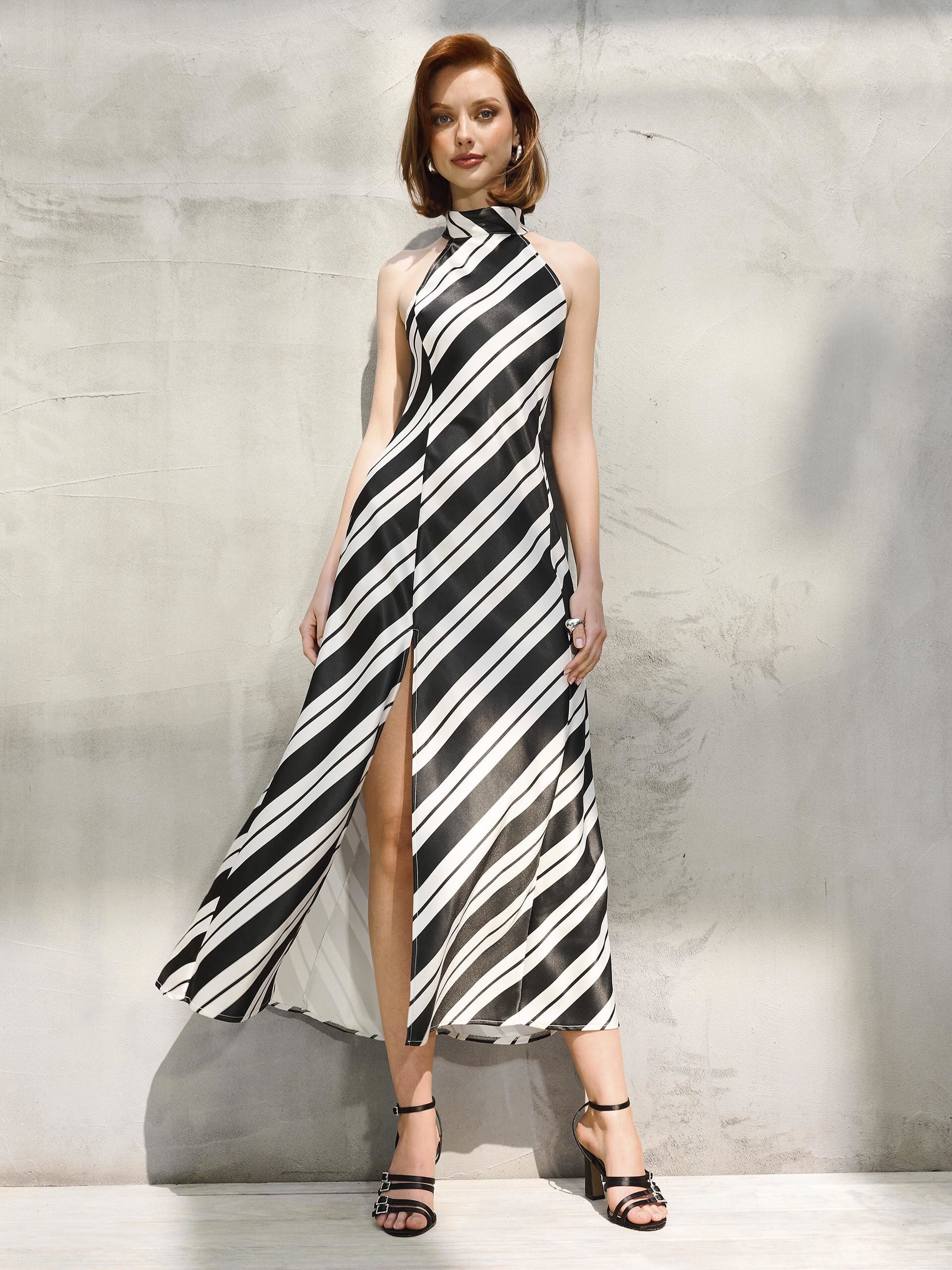 Abito Lungo A Triangolo In Raso Con Spacco Sul Lato Rinascimento