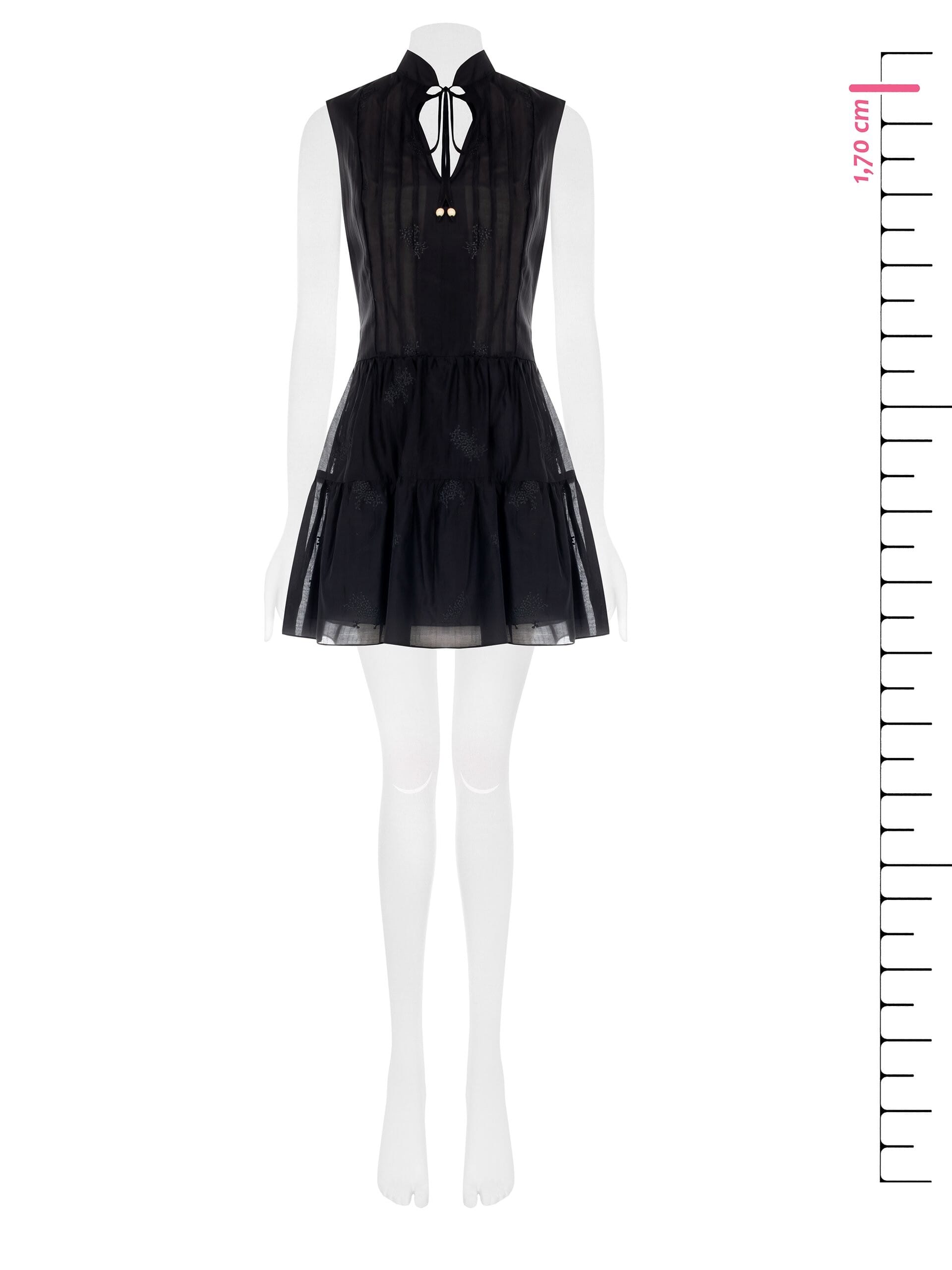 Abito Corto In Mussola Ricamata Con Laccetti E Perle Effetto Legno Rinascimento