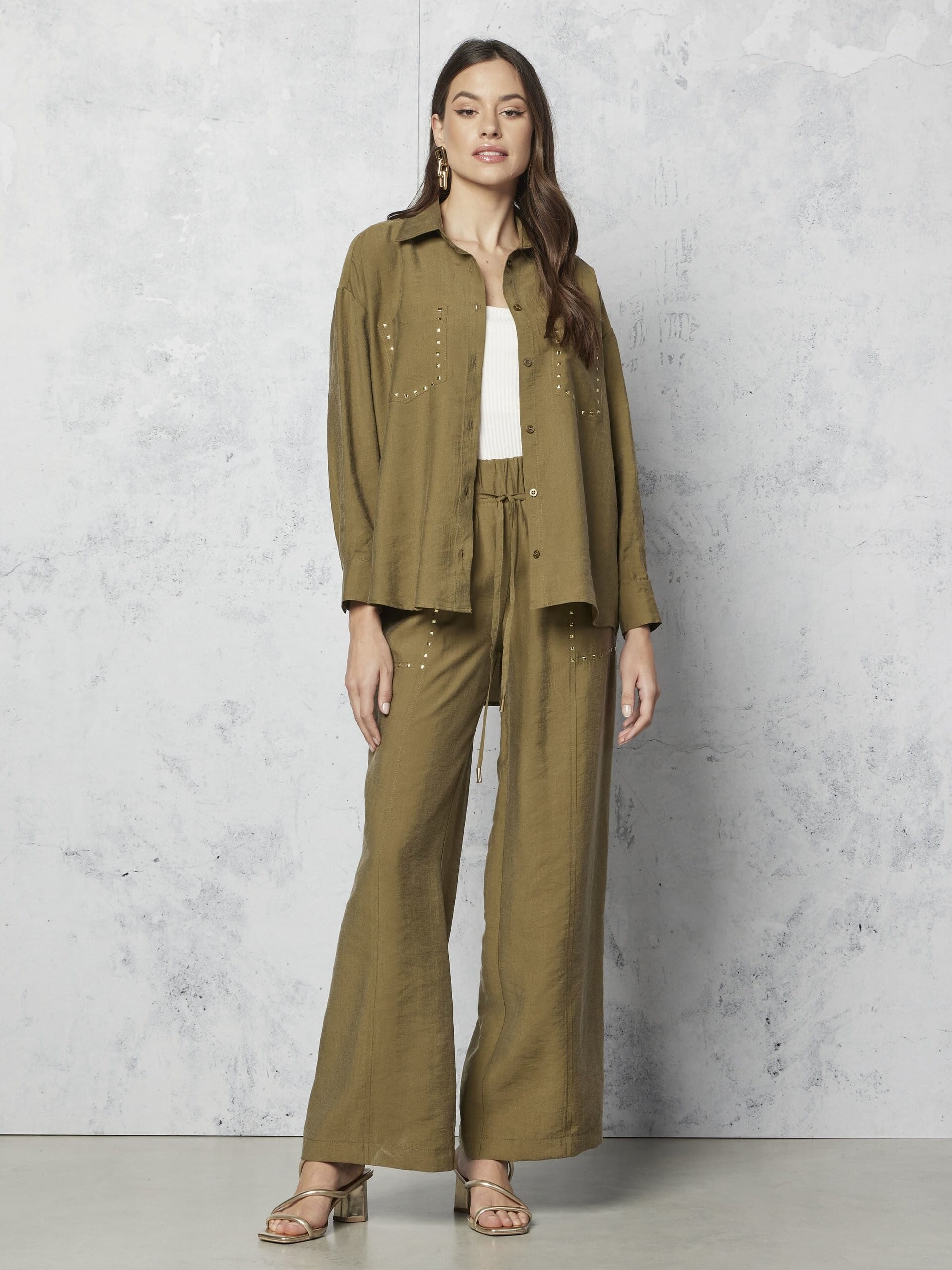 Pantaloni Palazzo In Tessuto Leggermente Stropicciato Con Borchiette Rinascimento