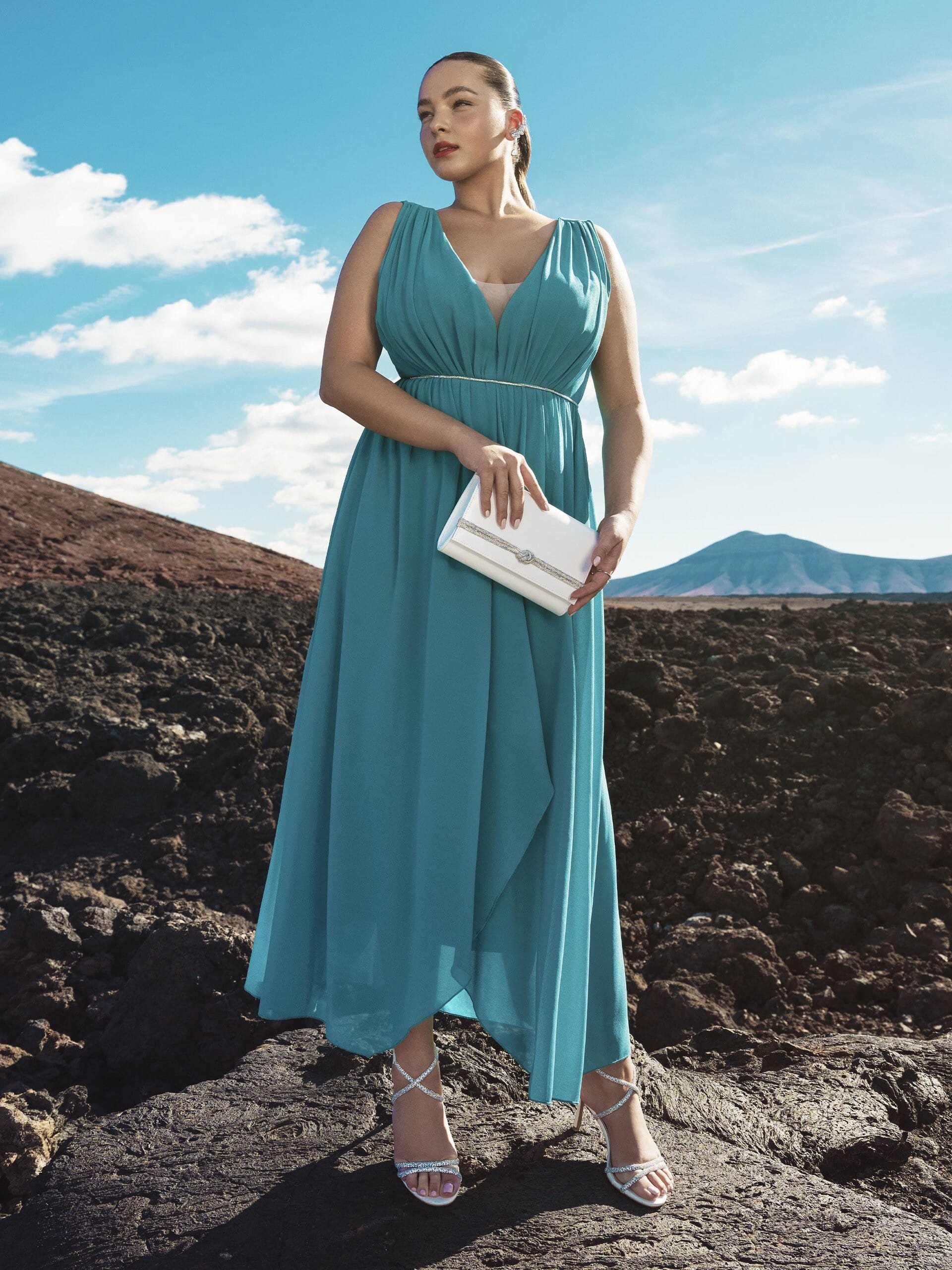 Abito Lungo Curvy Ad Incrocio In Georgette Con Dettaglio In Strass Rinascimento Curvy