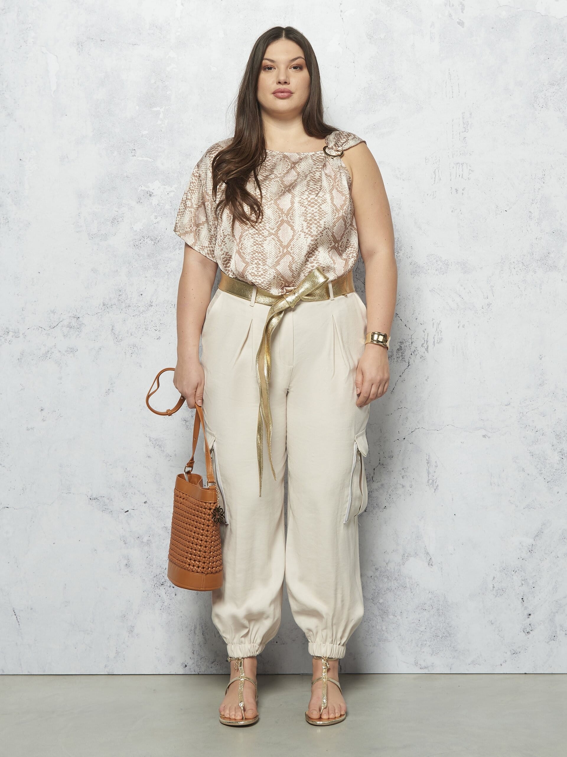 Rinascimento - Blouse curviligne en satin avec anneau