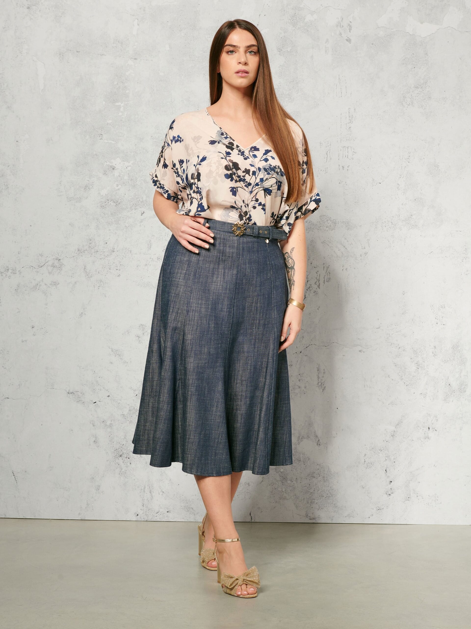 Rinascimento - Blouse curviligne en satin à larges ballons avec nœud papillon