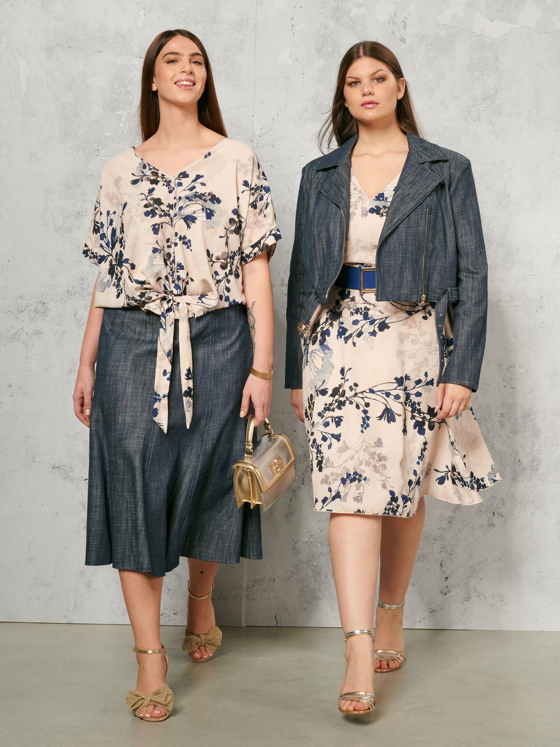 Rinascimento - Blouse curviligne en satin à larges ballons avec nœud papillon